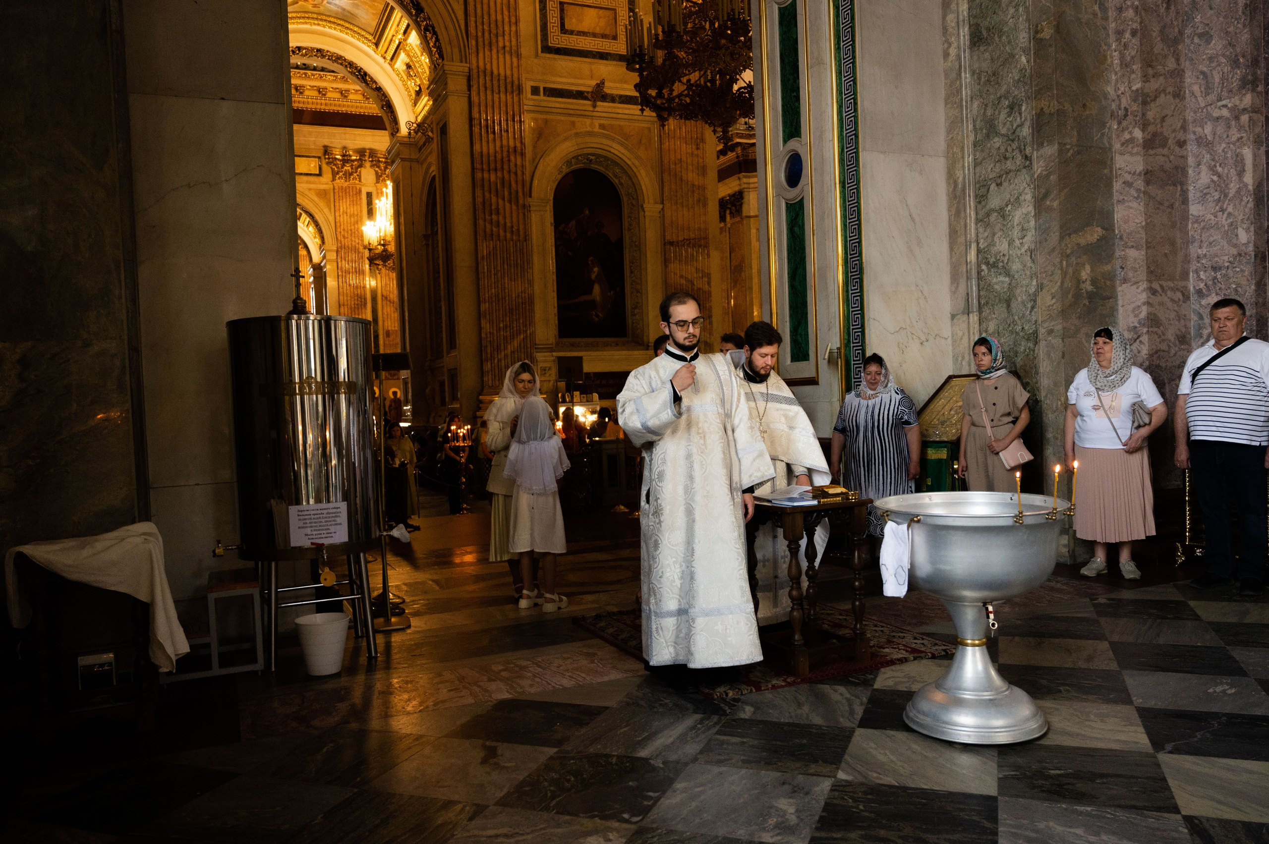 Крещение. Профессиональный фотограф беременности в СПБ. Стильные фотосессии беременности в стиле минимализм и классическая фотография