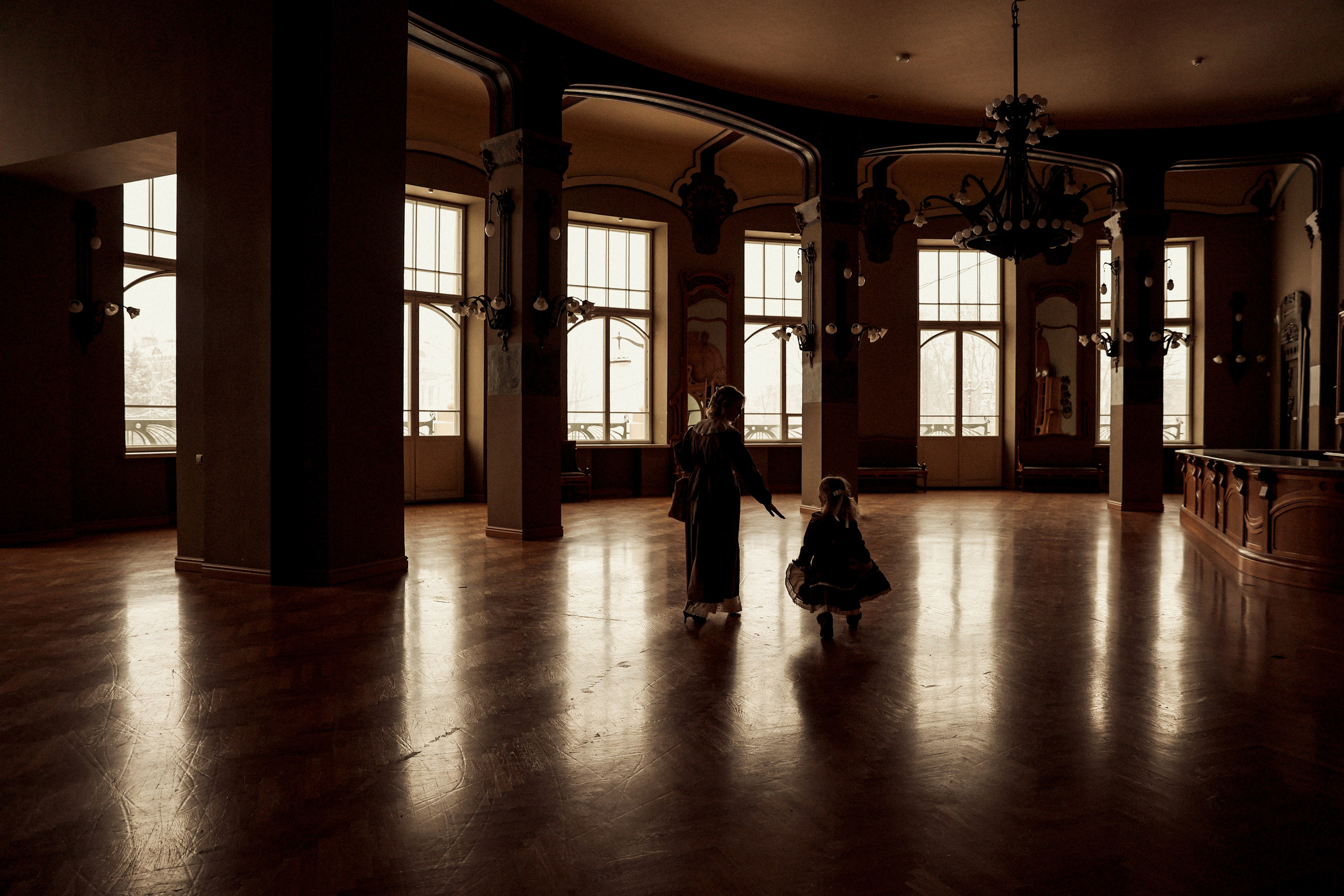 Ретро съемка на Витебском вокзале. Фотограф — Татьяна Кириллова, г. Санкт-Петербург