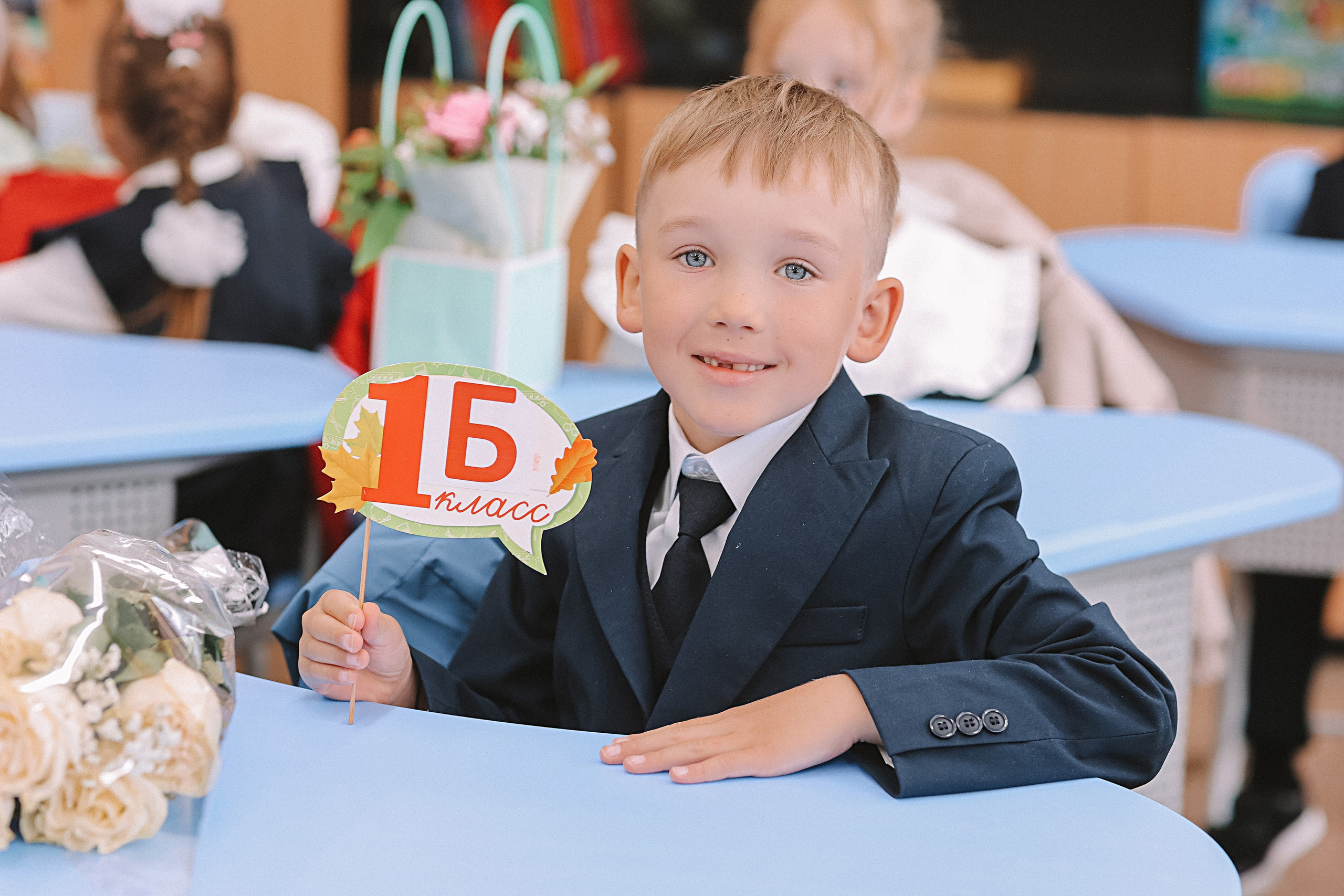 1 сентября линейка+кл час+портреты. Семейный фотограф Тюмень, фотограф на роды Салмина Мария
