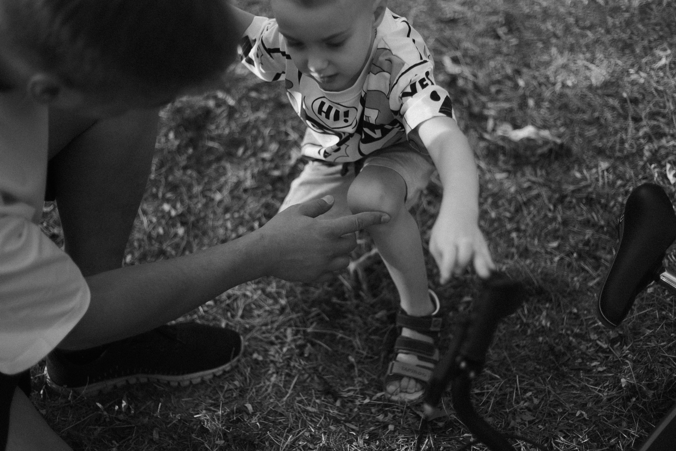 Папа учит сына кататься на велосипеде. Фотограф в Крыму | Виктория Нотевская