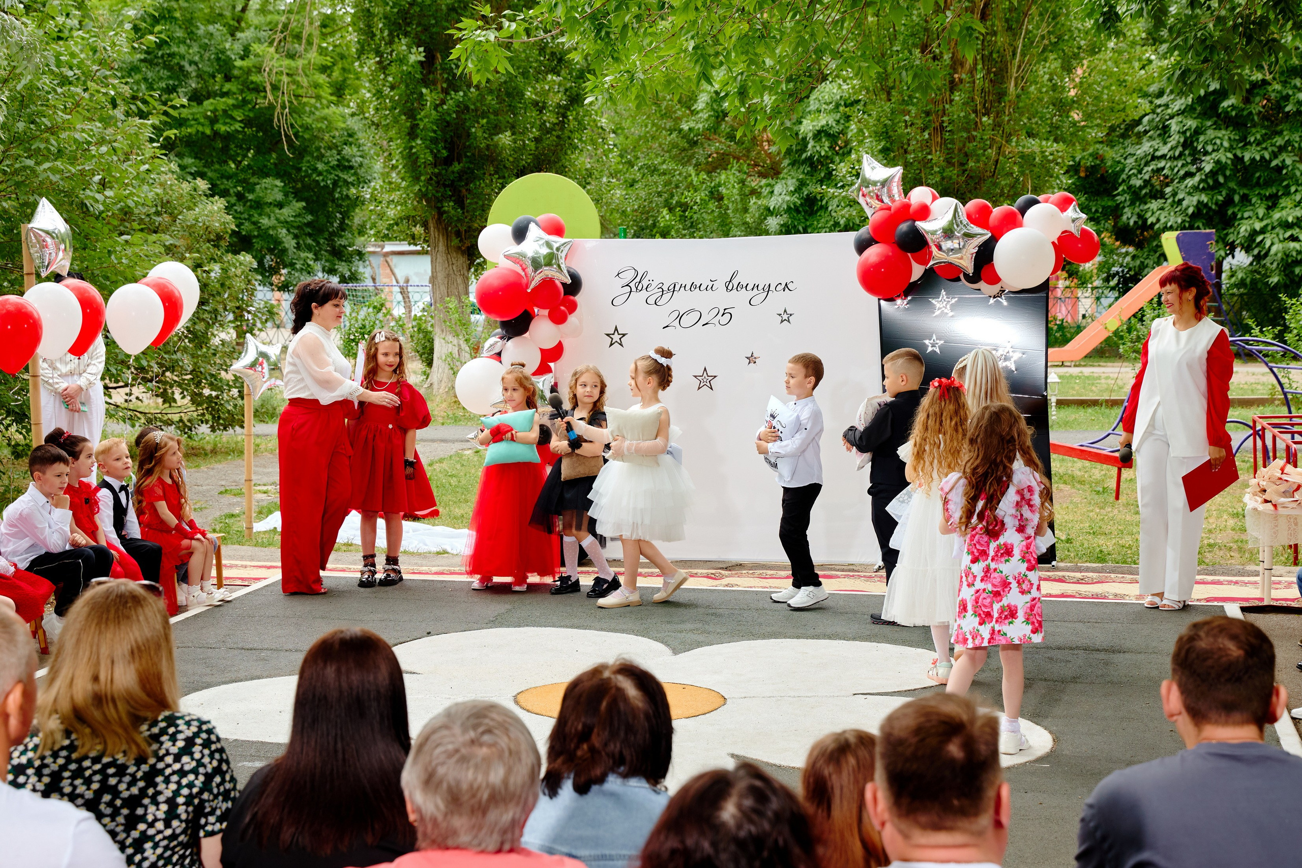 Выпускной 45 сад. Фотограф Выпускные альбомы Таганрог Сергей Коробченко