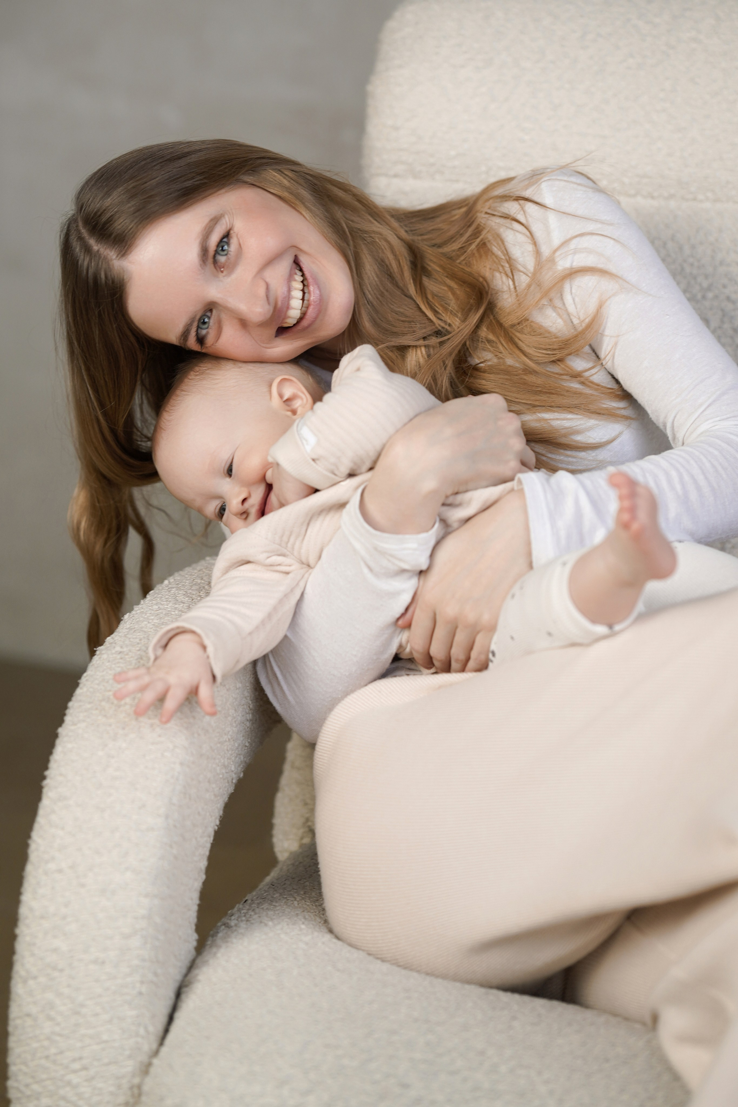Семейная фотосессия в студии. Фотограф Надежда Жемкова. Фотосъёмка, ретушь, фотомонтаж для вас и вашего бизнеса