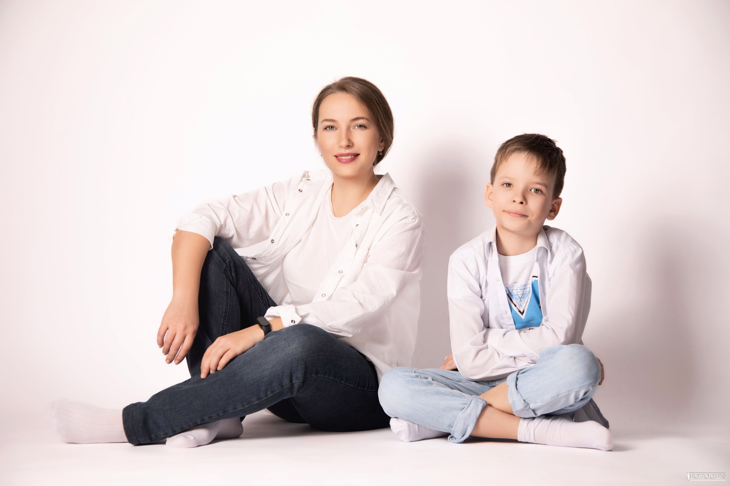 Семейная фотосессия: мама с детьми | Портфолио Fotogen. Интерьерная фотостудия FOTOGEN г. Краснодар