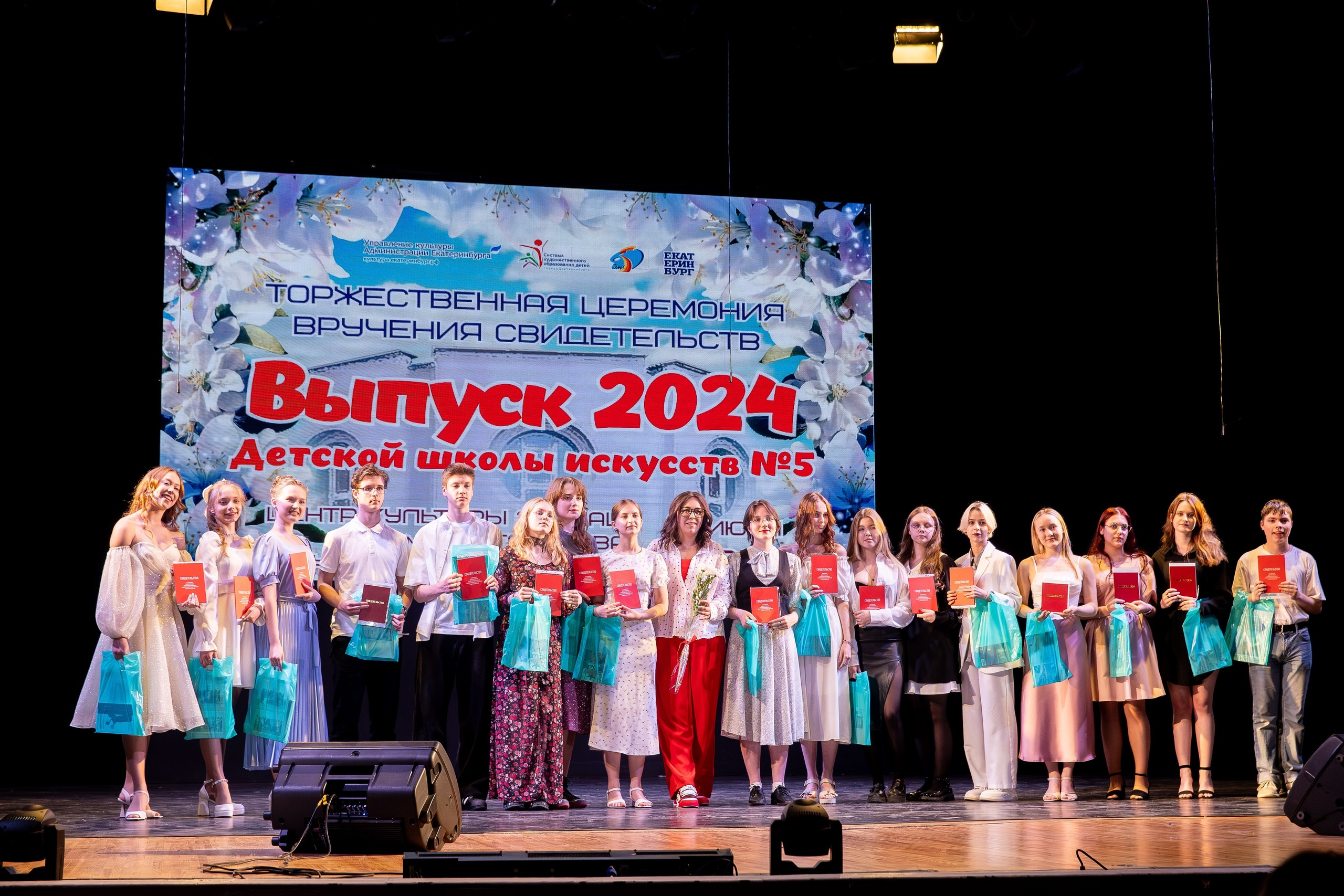 Фото и видео на выпускной в школе и детском саду. Свадебный, семейный видеограф и фотограф в Екатеринбурге Николай Рыков