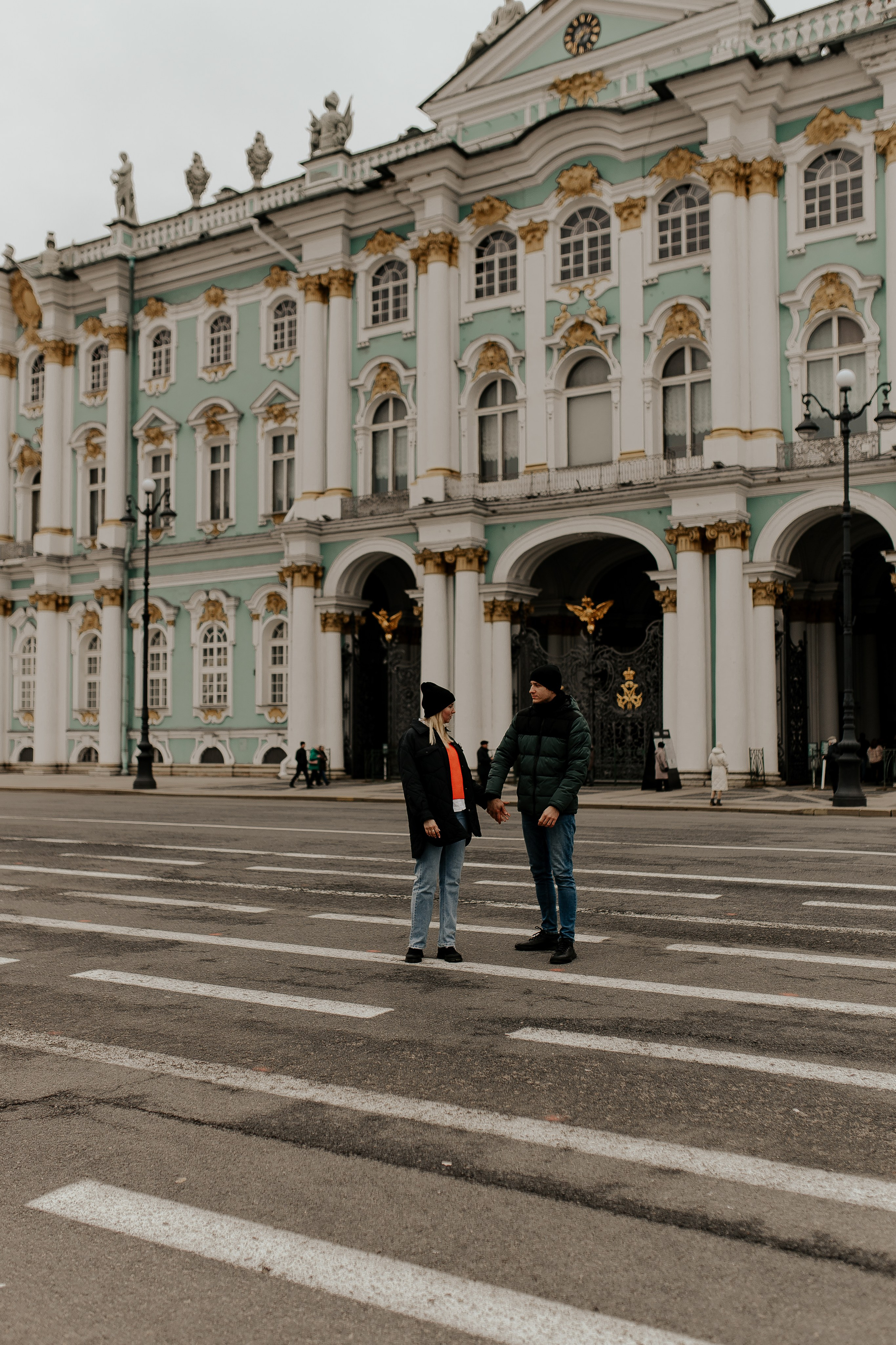 Поцелуй у Эрмитажа. Фотограф в Санкт-Петербурге Лиза Семченкова