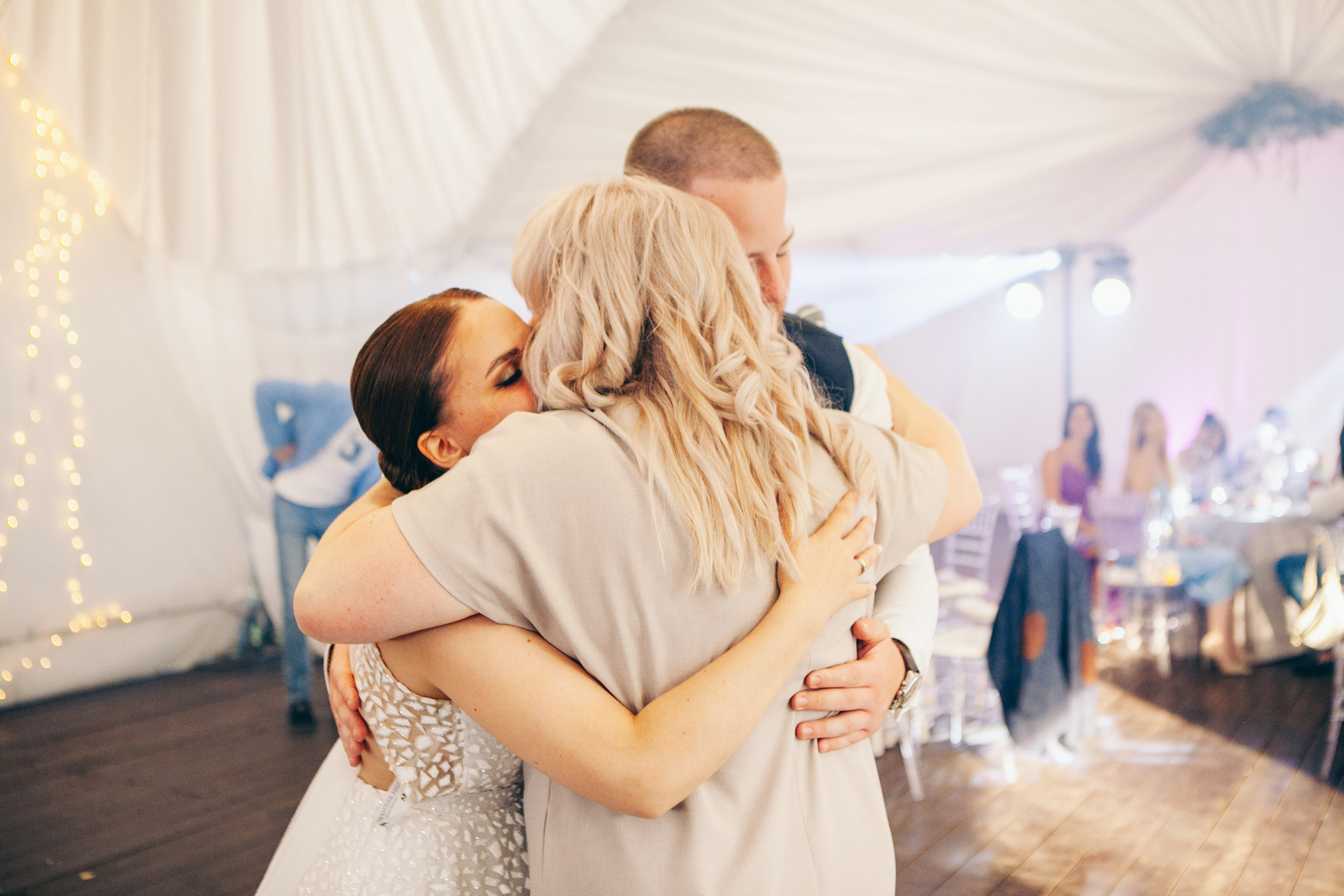 Свадебная фотосессия в отеле hartwell hotel и на патриарших прудах. Фотограф Ольга Ефремова