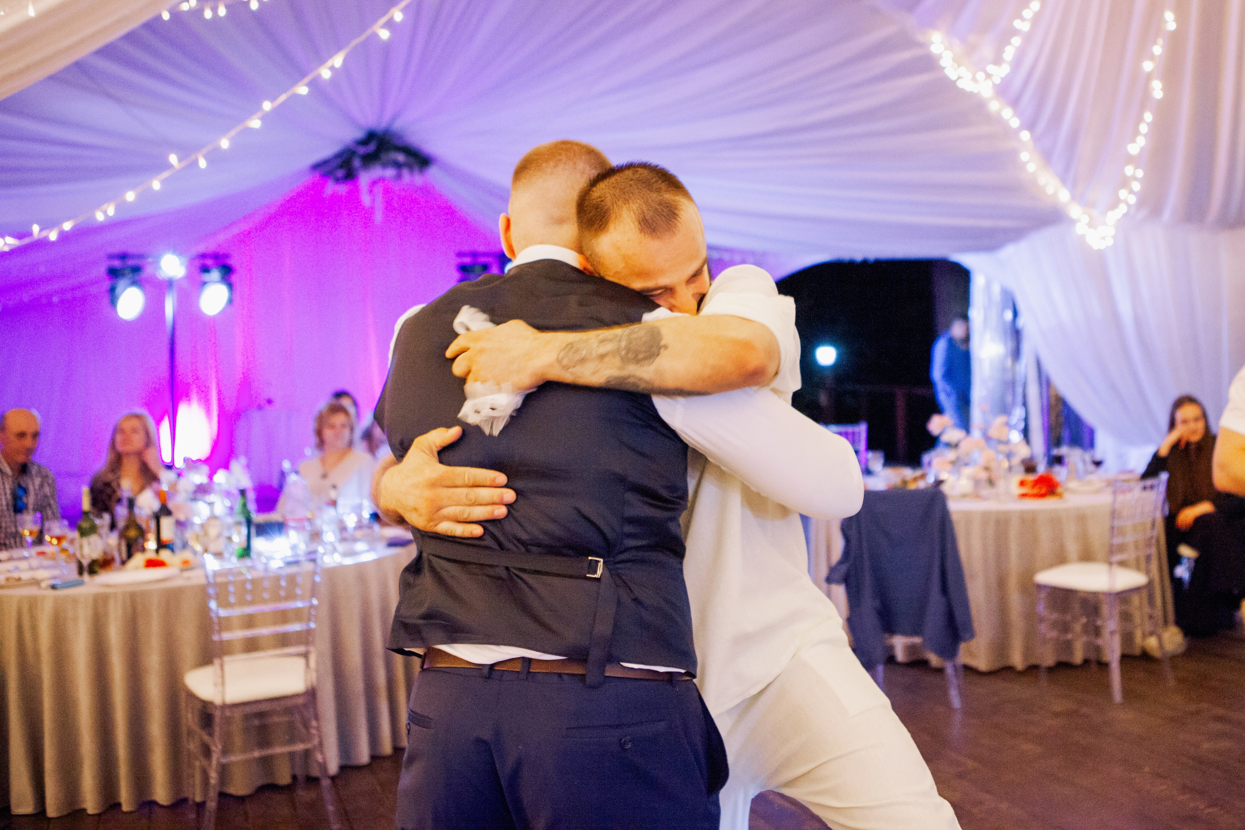 Свадебная фотосессия в отеле hartwell hotel и на патриарших прудах. Фотограф Ольга Ефремова