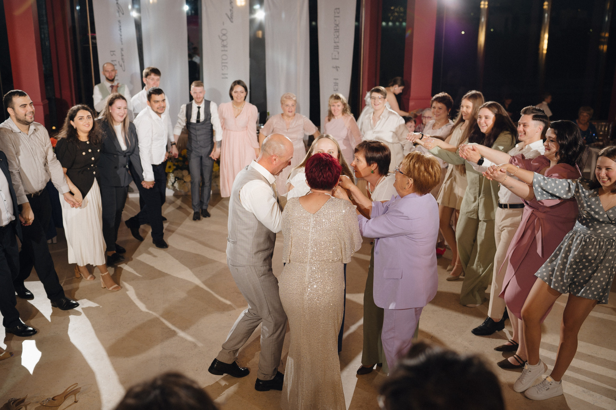 Елизавета и Роман. Репортажный и свадебный фотограф в Сургуте