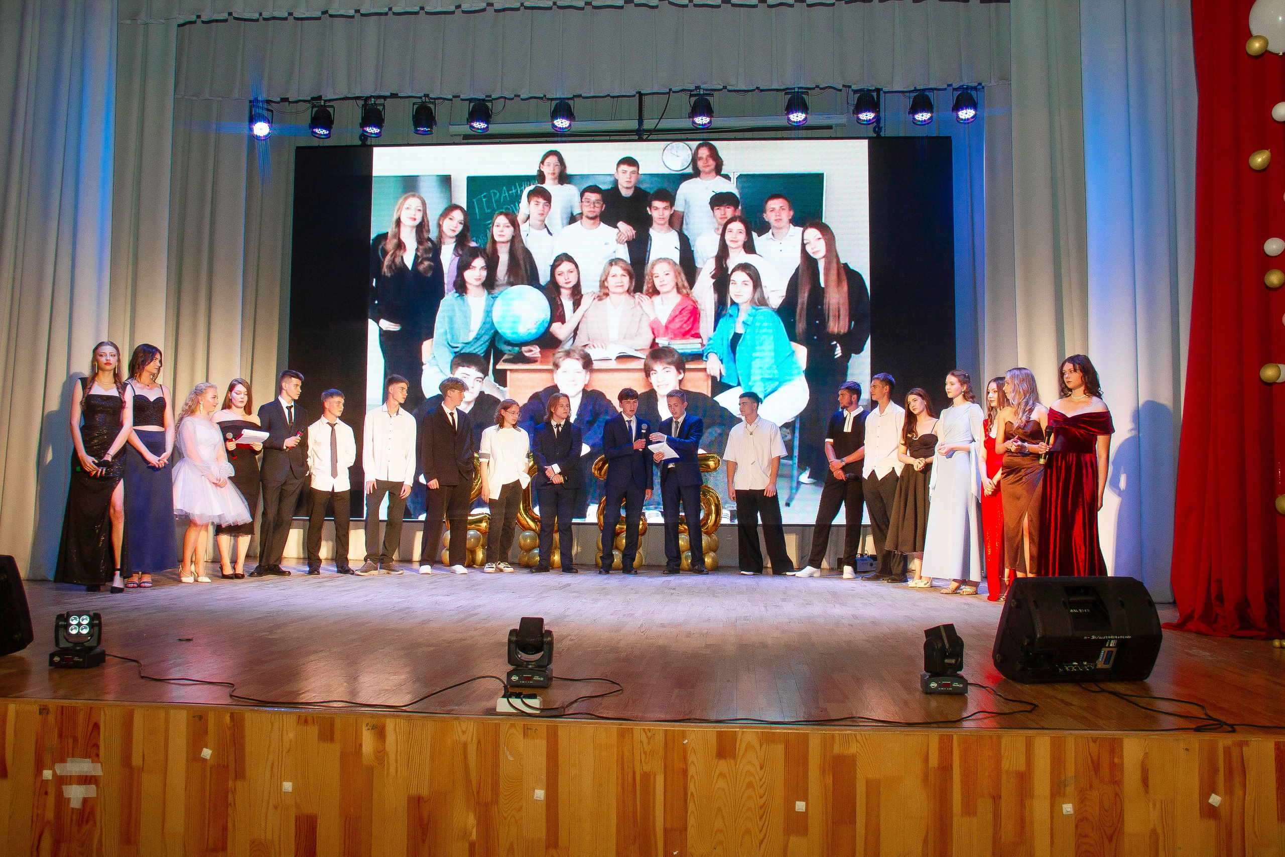 9-11 классы СЪЁМКИ ВЫПУСКНЫХ И ПОСЛЕДНИХ ЗВОНКОВ. Выпускные альбомы для школ и Детских садов в Барнауле /Выпускные/Свадебные/Детские/Семейные и др. виды съёмок /Фотограф Вера Валейко