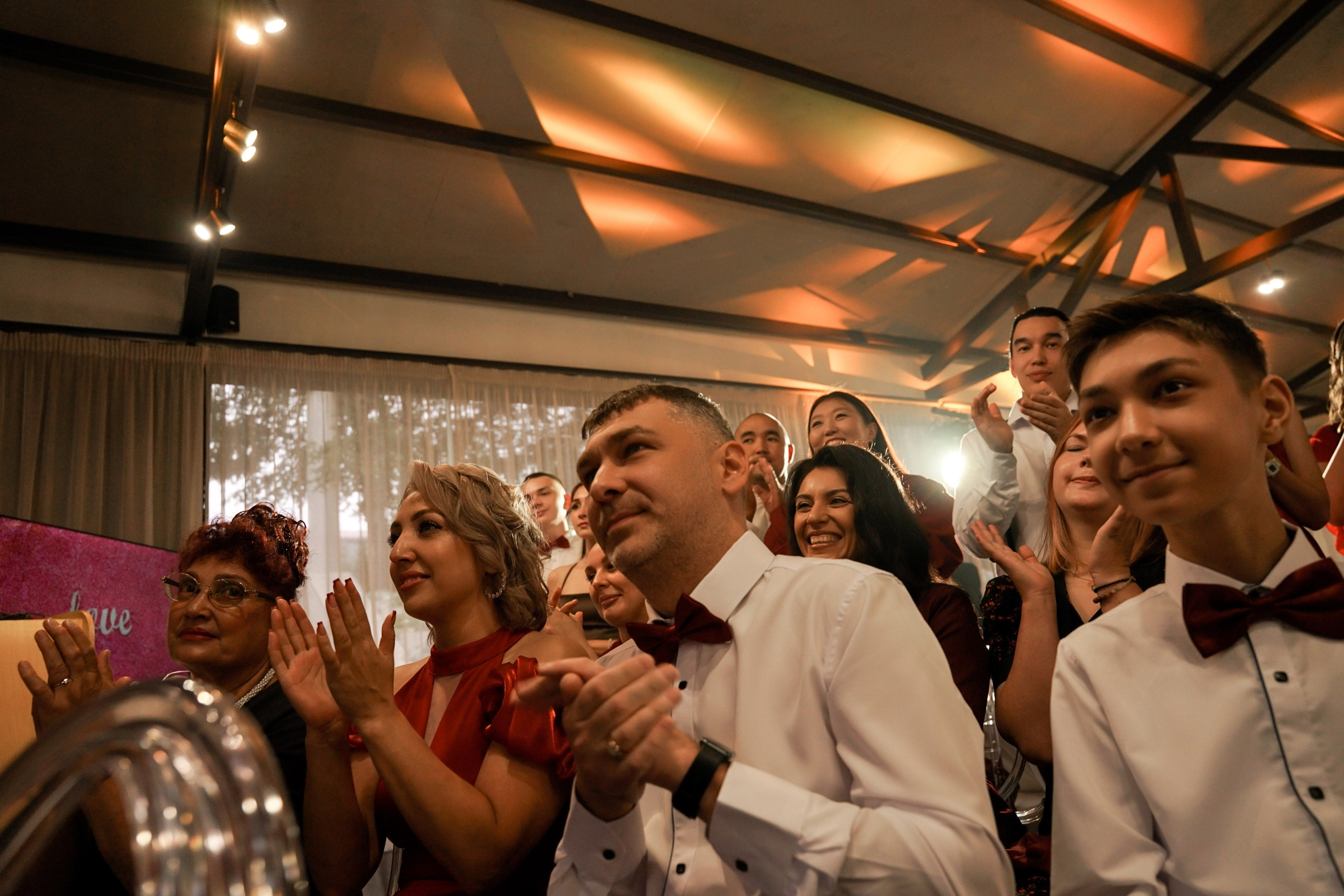 Кристина и Андрей: лавстори в гостинице и динамичный банкет. Фотограф в Иркутске