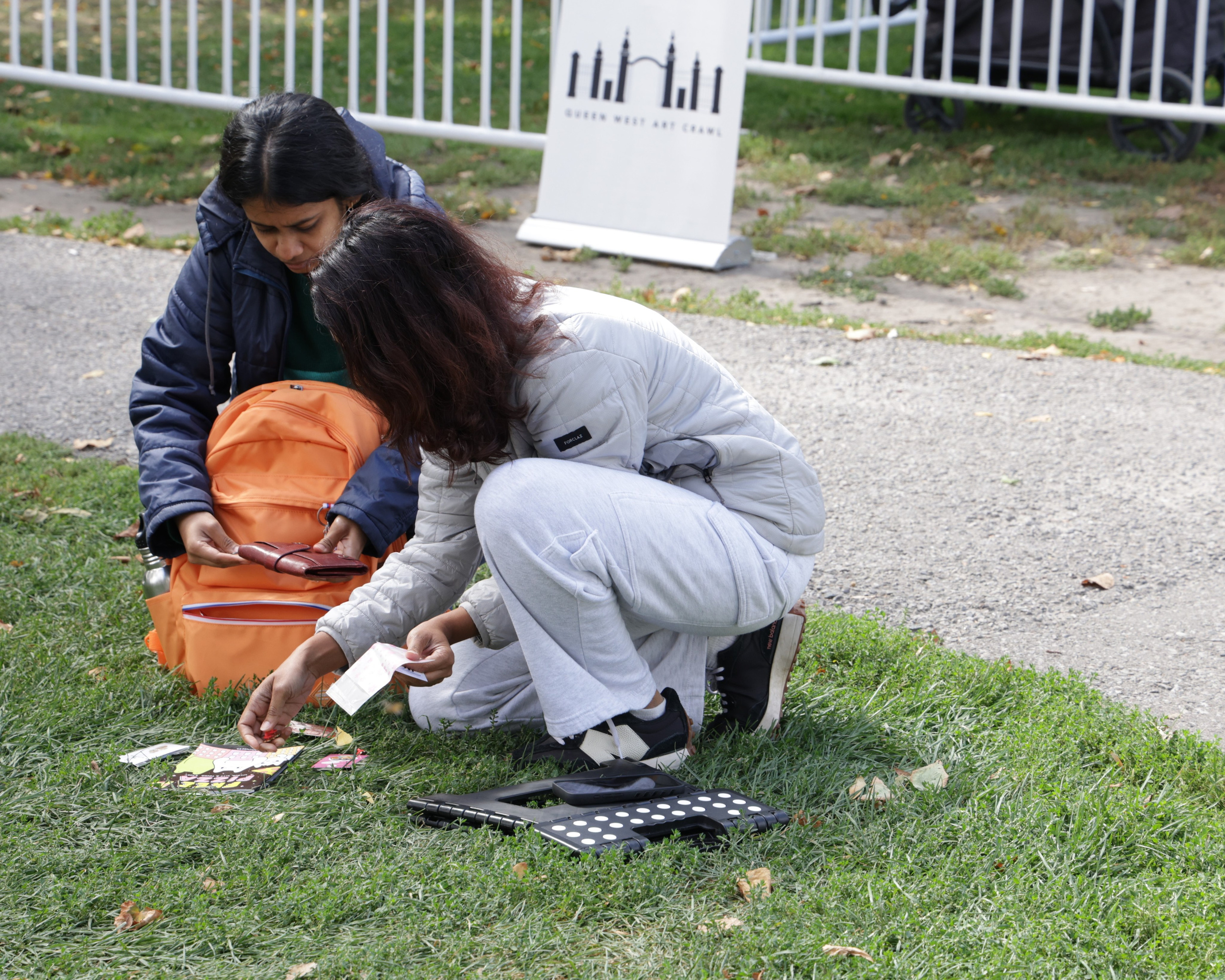 Queen St West Art Crawl. Portrait photographer based in Toronto — Blinova Mariia