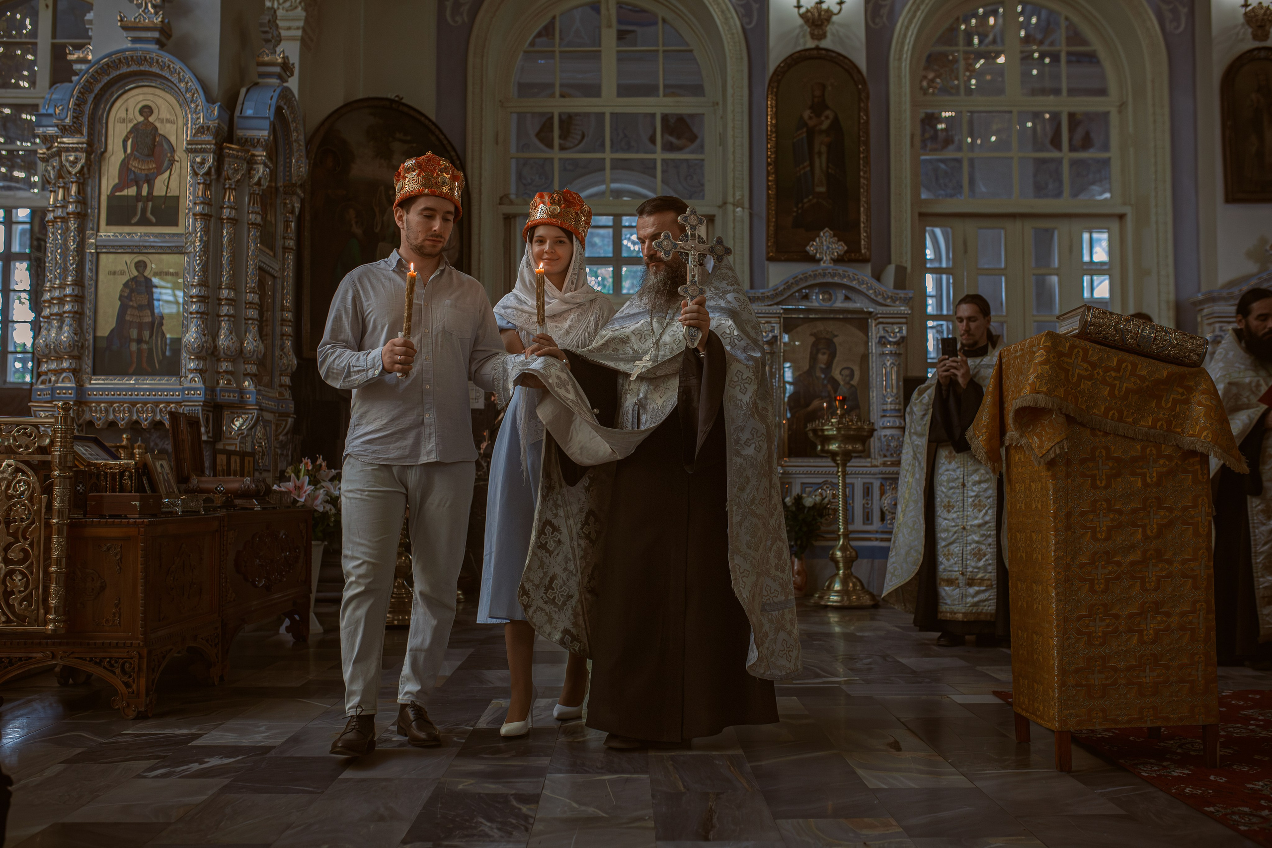 Иеромонах Мефодий (Абдусаидов) клирик Успенского кафедрального собора Ташкента на таинстве Венчания