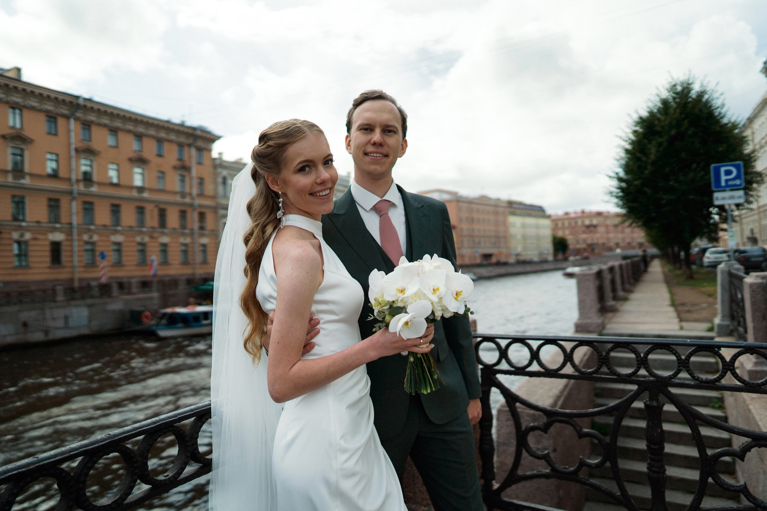 Арина и Илья — свадьба в Петербурге, цифра и плёнка. Свадебный фотограф Дмитрий Родионов — Санкт-Петербург и Ленинградская область