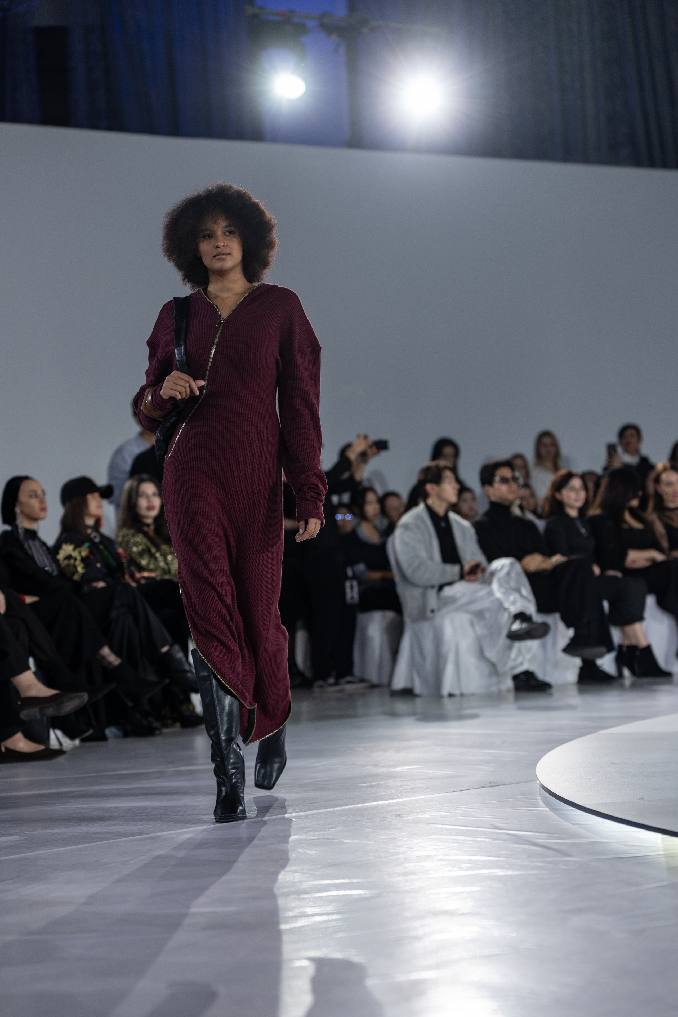 Design August. Сайт Алматинского НЮ АРТ, будуар и фэшн фотографа Дениса Карпенко