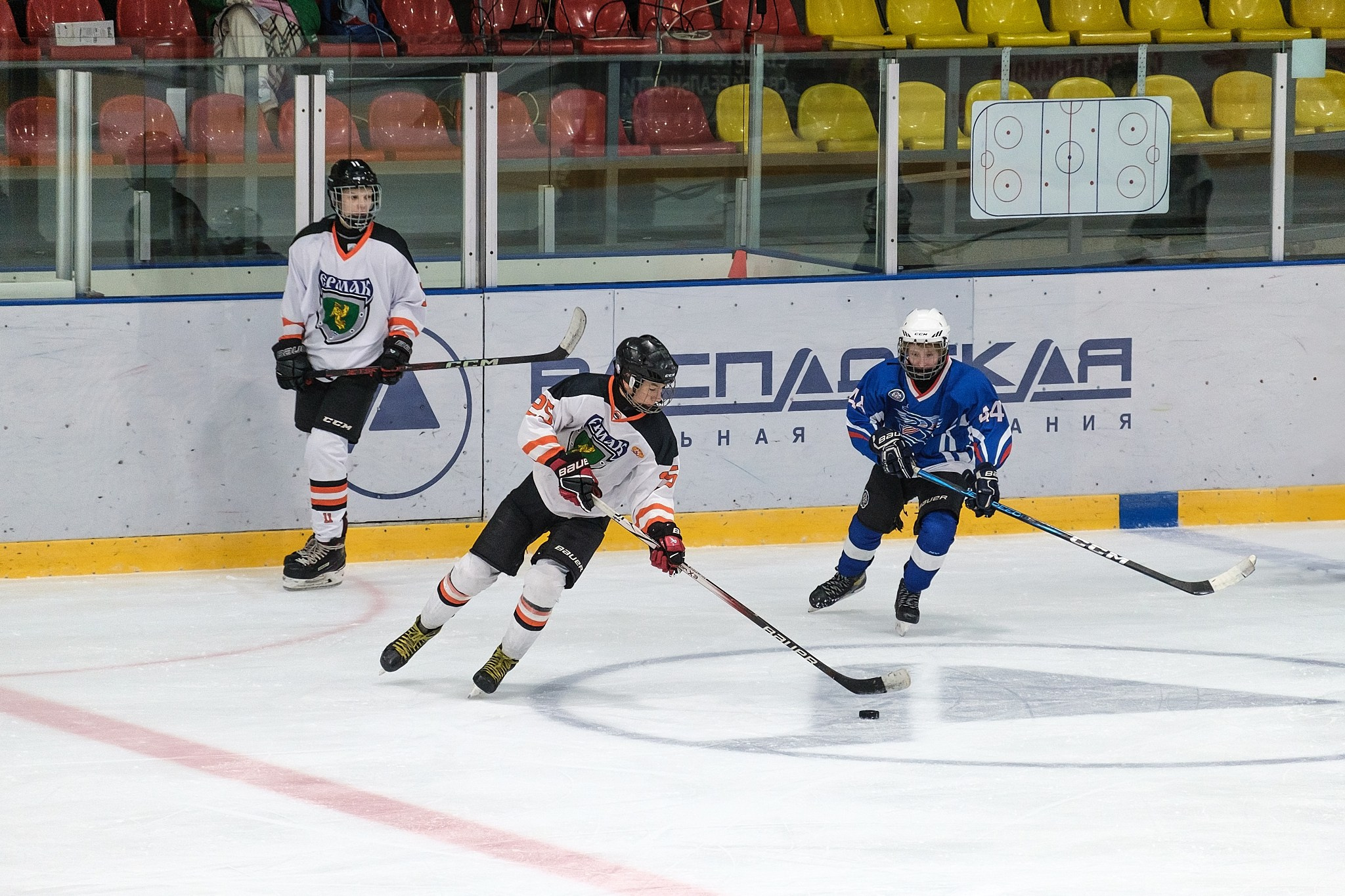 Хоккейный матч Вымпел-2011 (Междуреченск) vs Ермак (Ангарск) — фотограф в Междуреченске Никита Максимов