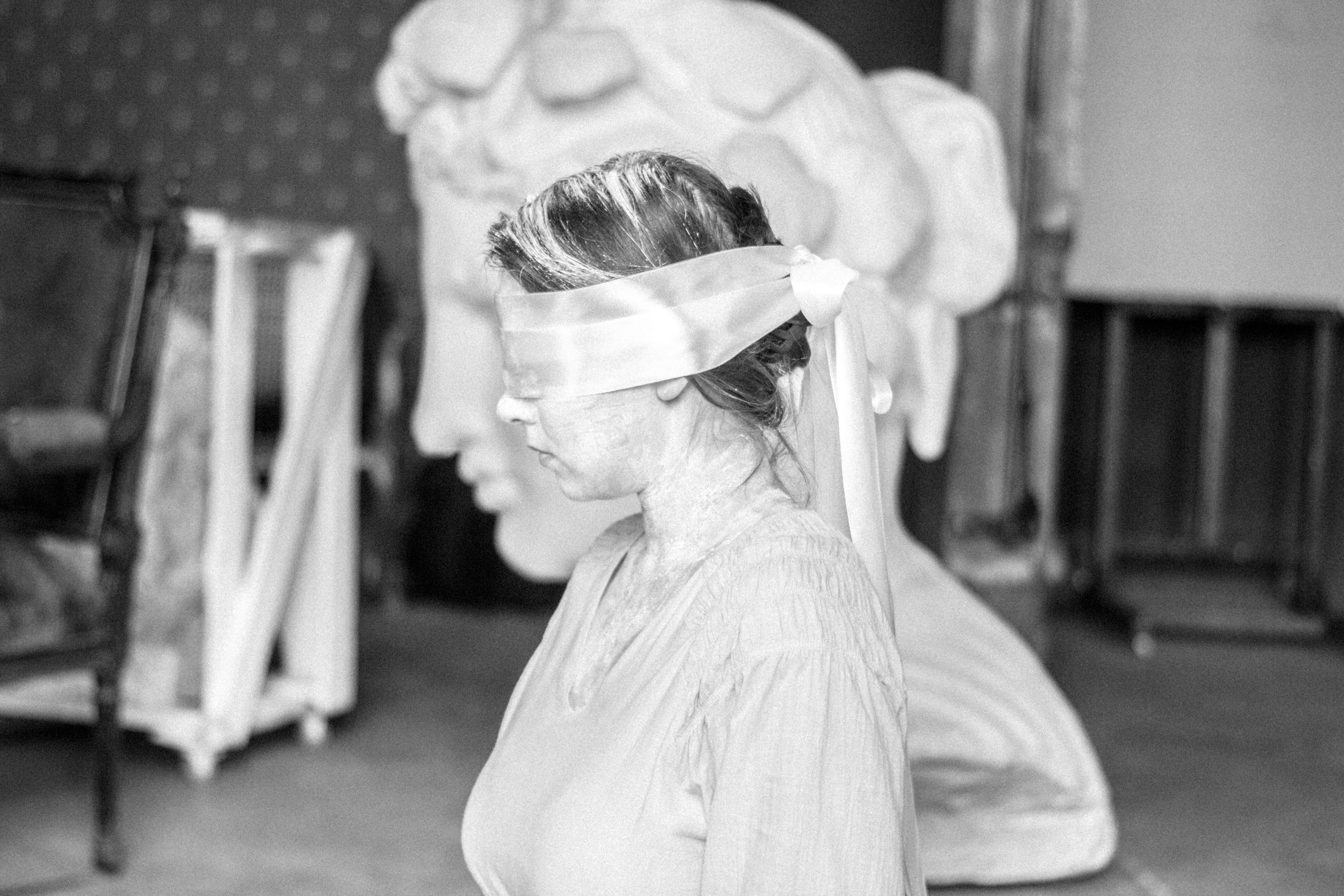 Железо железо острит, и человек изощряет взгляд друга своего