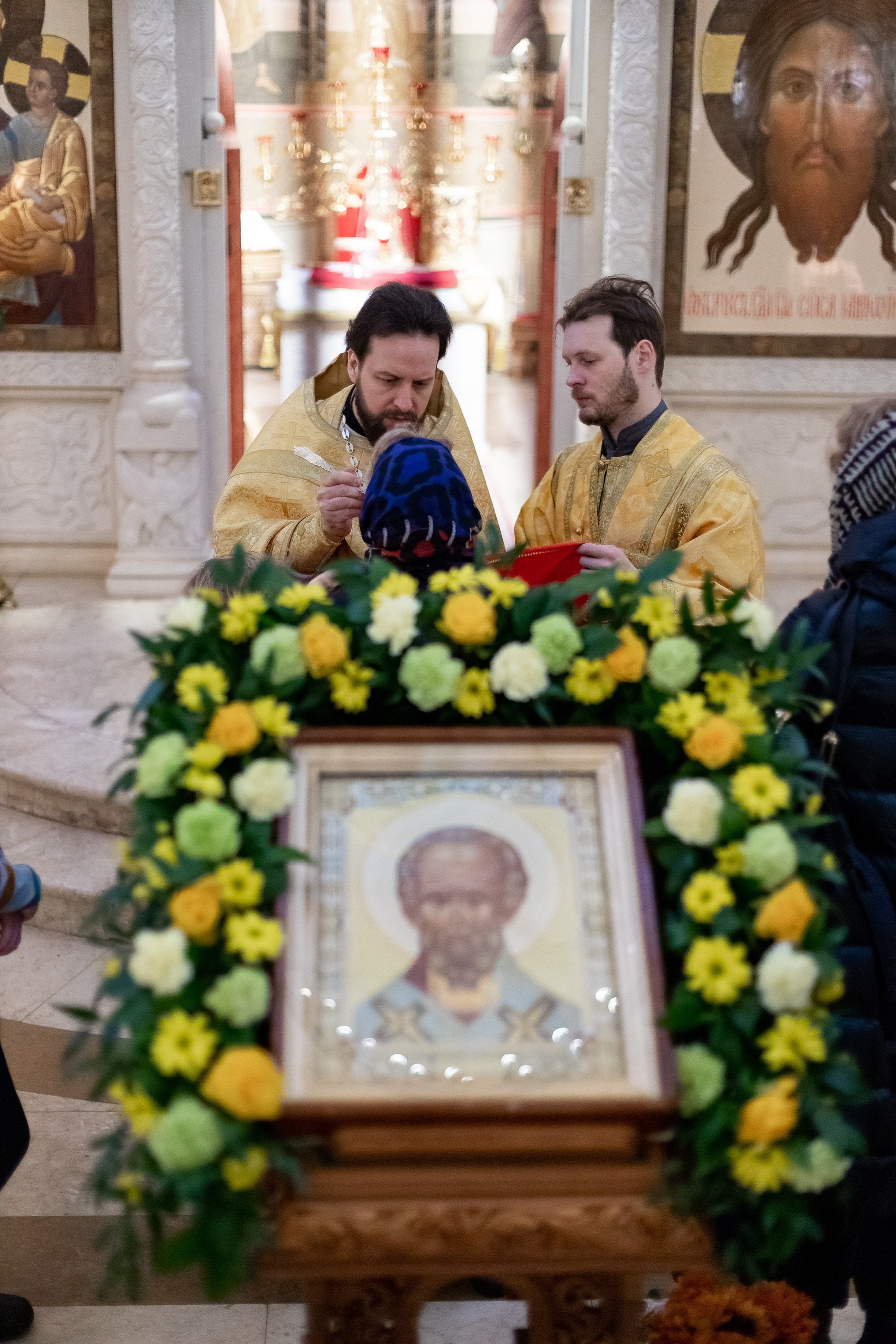 Праздничное богослужение Святителю Николаю 19 декабря. Интерьерный фотограф в Москве Роман Потапов