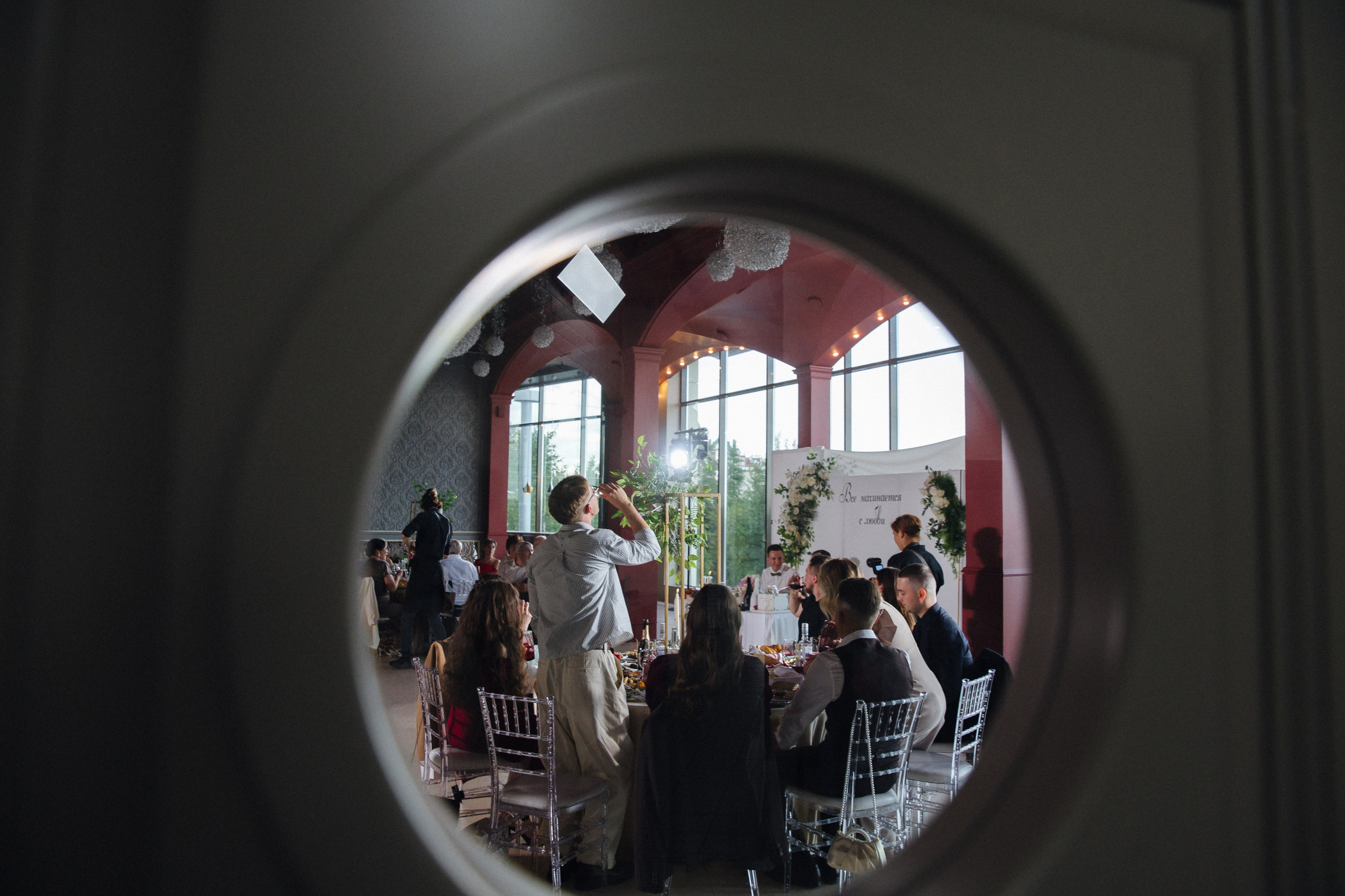 Банкет (Ксения & Никита). Свадебные фотографы в г. Сургут Маркова Наталья и Замахина Елена