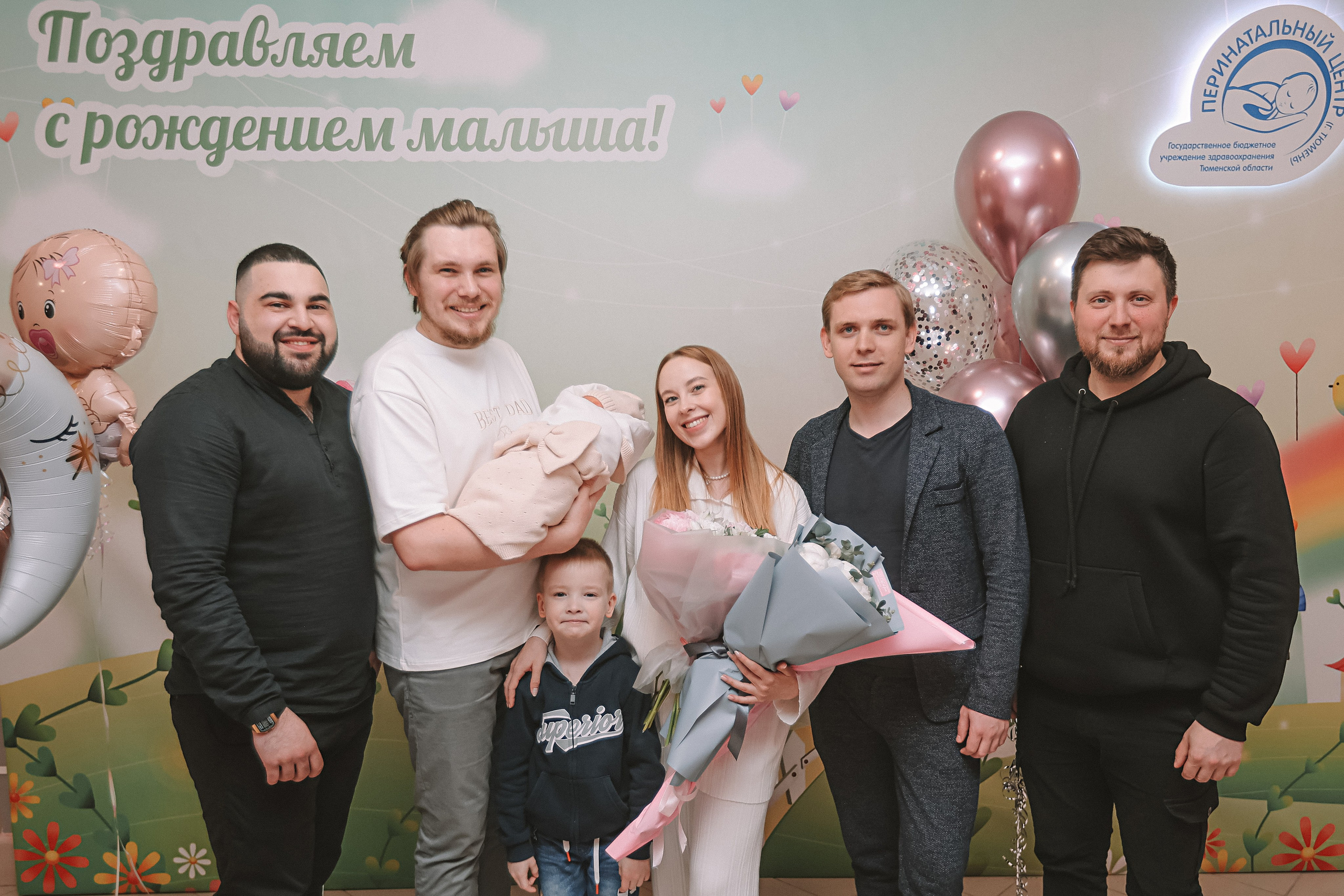 Выписка палата+внизу ПЦЭ. Семейный фотограф Тюмень, фотограф на роды Салмина Мария