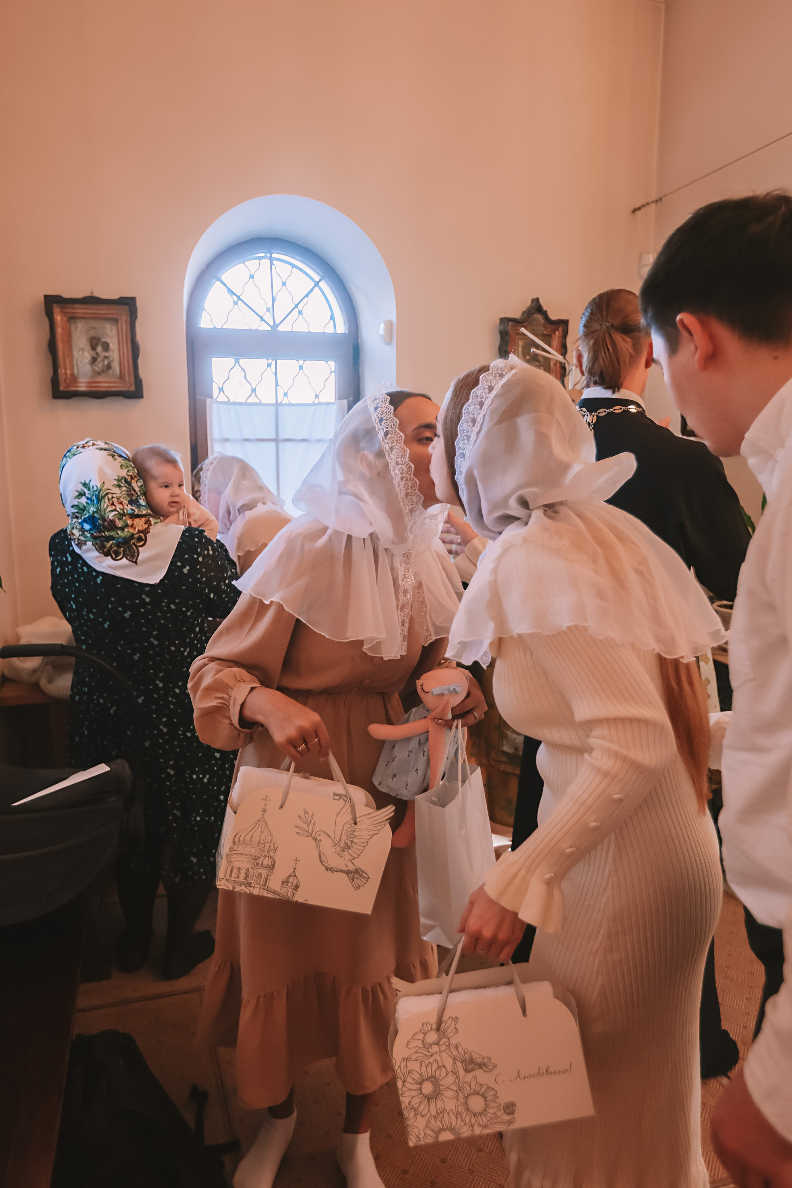 Крещение круглая церковь. Семейный фотограф Тюмень, фотограф на роды Салмина Мария