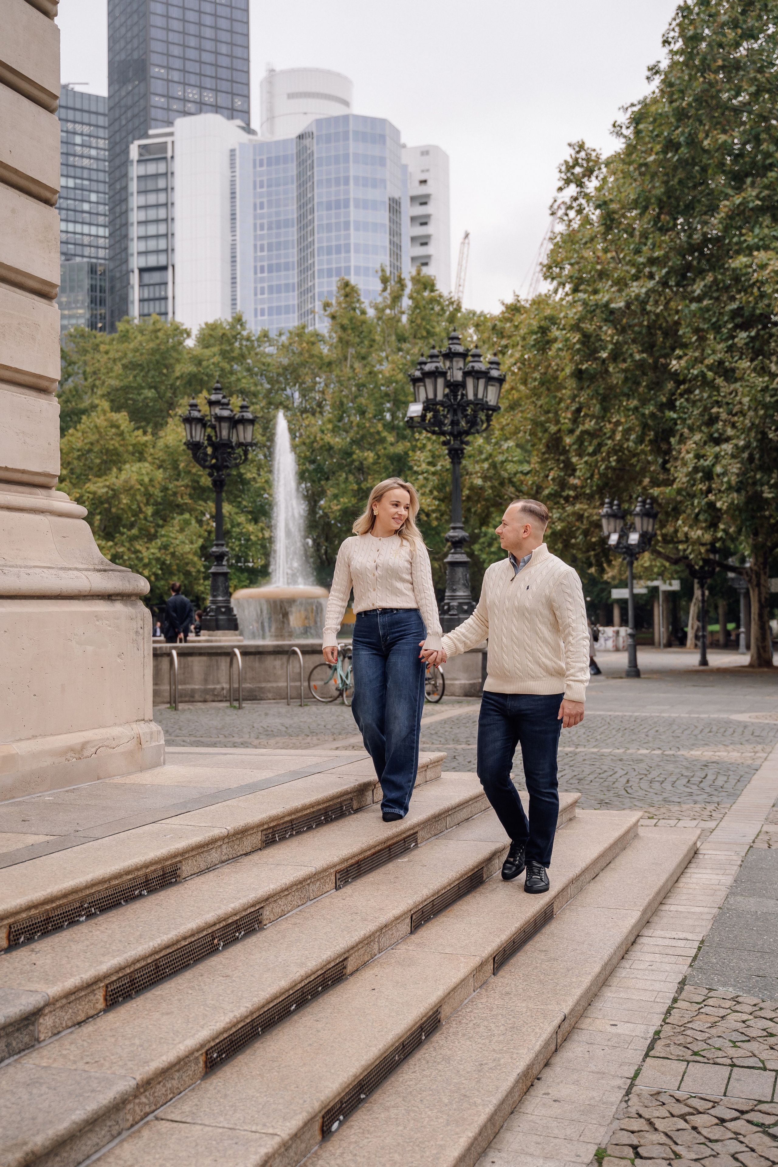 Family at Alte Oper. Анастасия Вайнер — свадебный и портретный фотограф в Германии и по всей Европе
