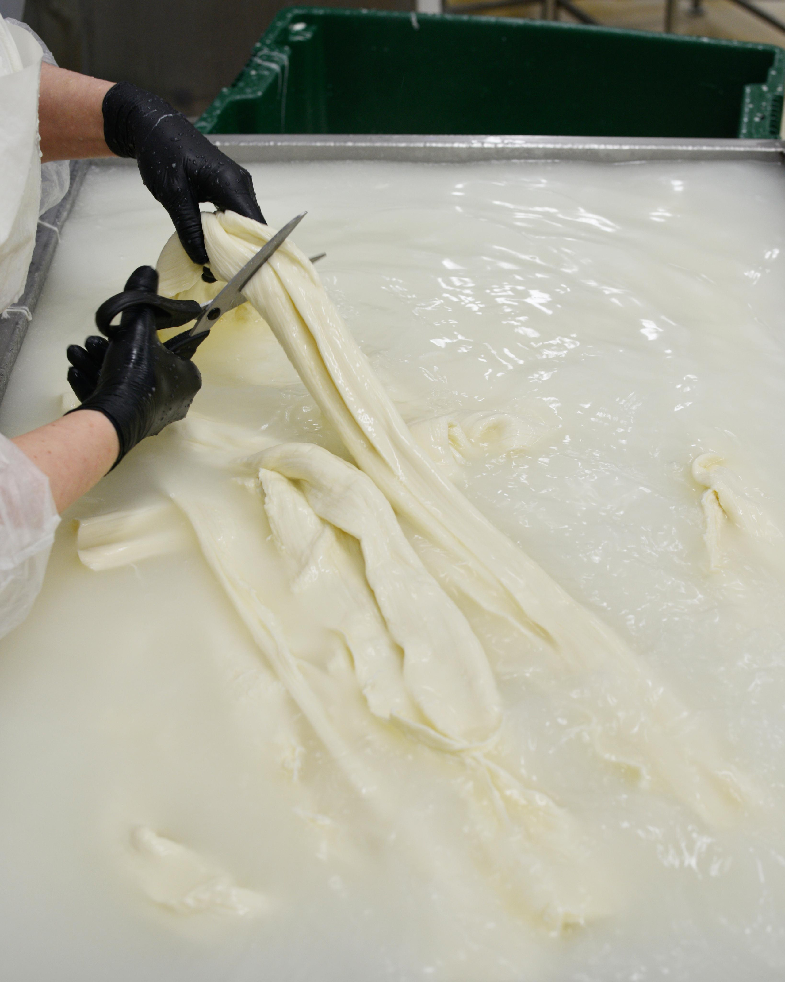 Производство итальянского сыра в Новомосковске. Коммерческая фотосъёмка городской среды, архитектуры и производственных объектов