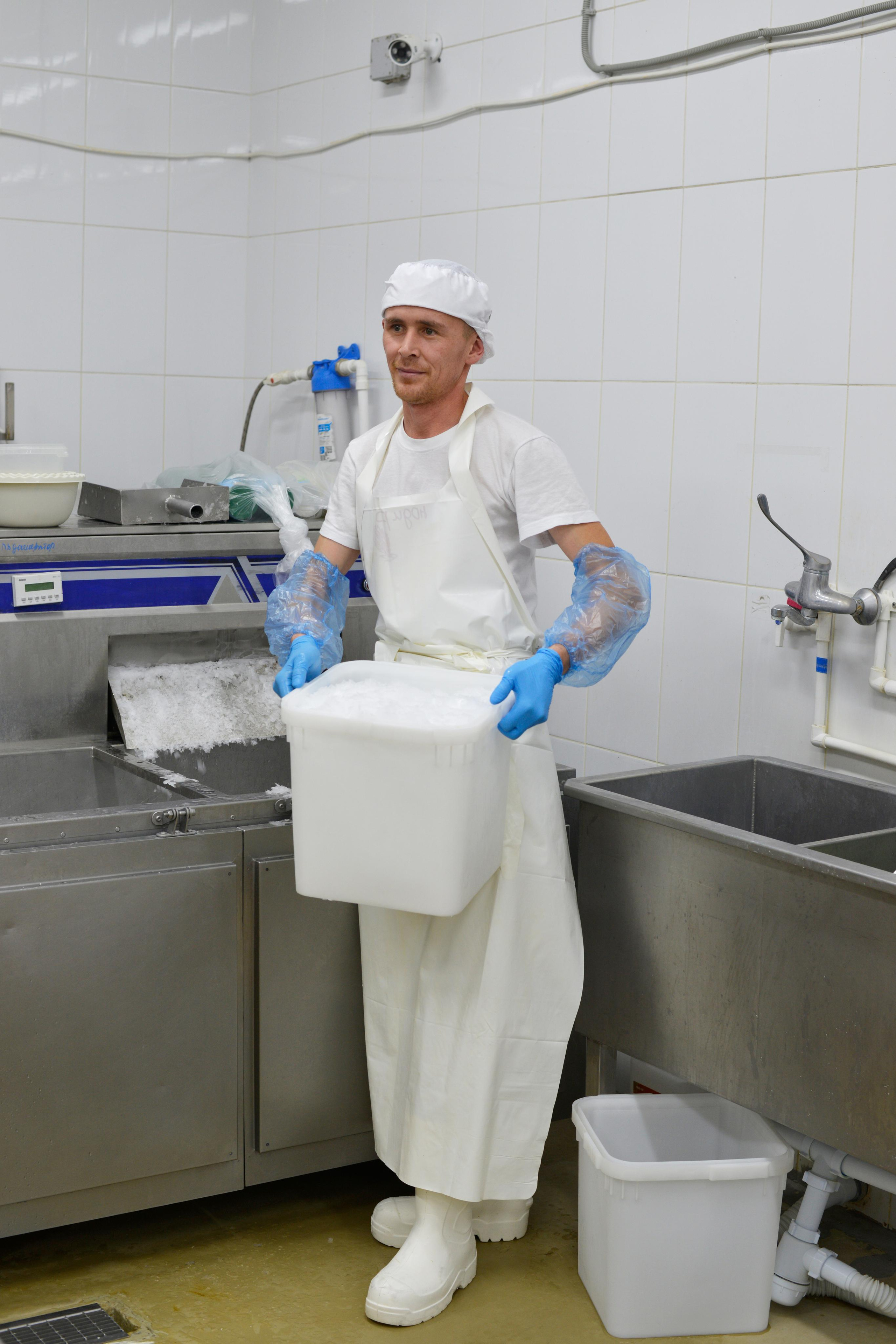 Производство итальянского сыра в Новомосковске. Коммерческая фотосъёмка городской среды, архитектуры и производственных объектов