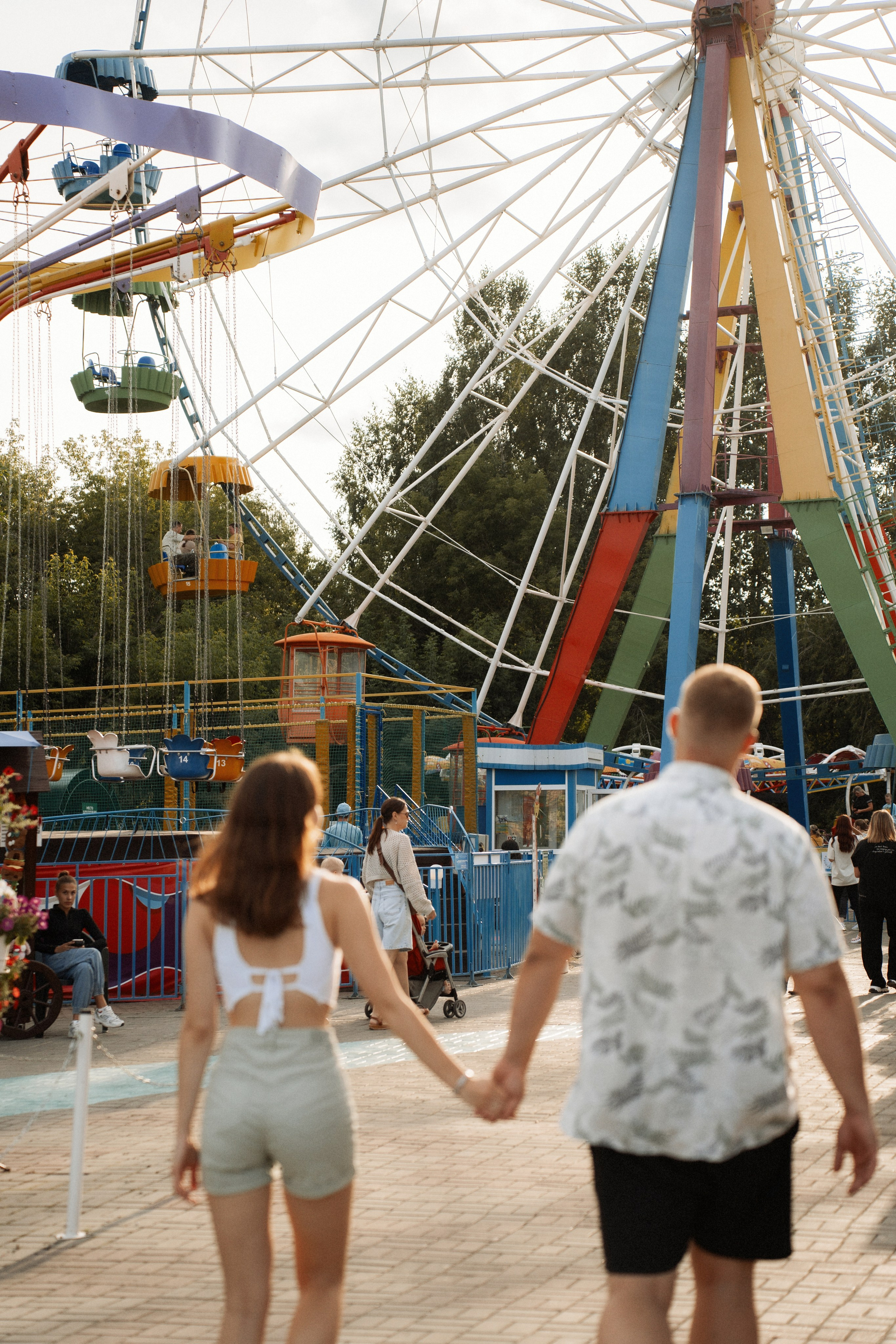 Глеб и Арина. Фотосессия в парке аттракционов. Яна Орехова. Фотограф в Томске