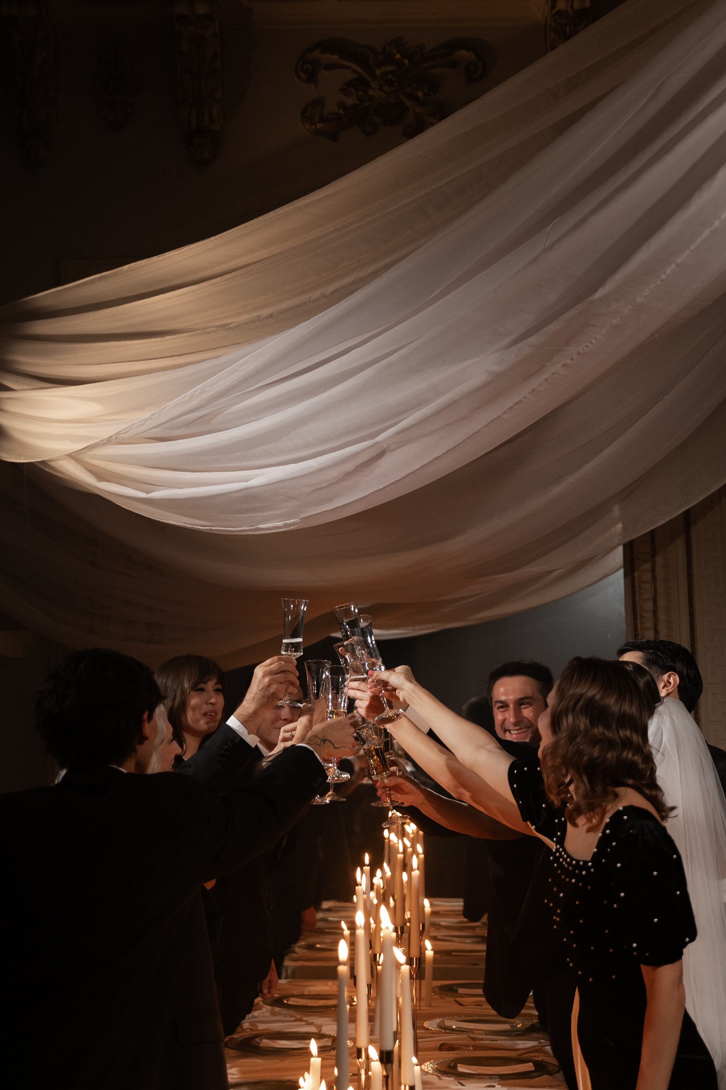 Камерный свадебный ужин при свечах в старинном особняке в фотостудии 21. Kult. Ярослава Ерина — свадебный фотограф в Москве