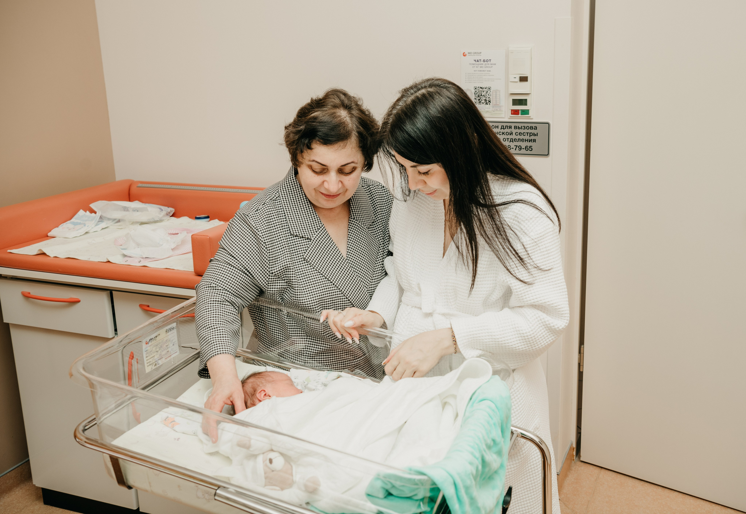 Выписка Евы. Мать и дитя на Севастопольском. Фотограф на выписку из роддома в Москве и МО