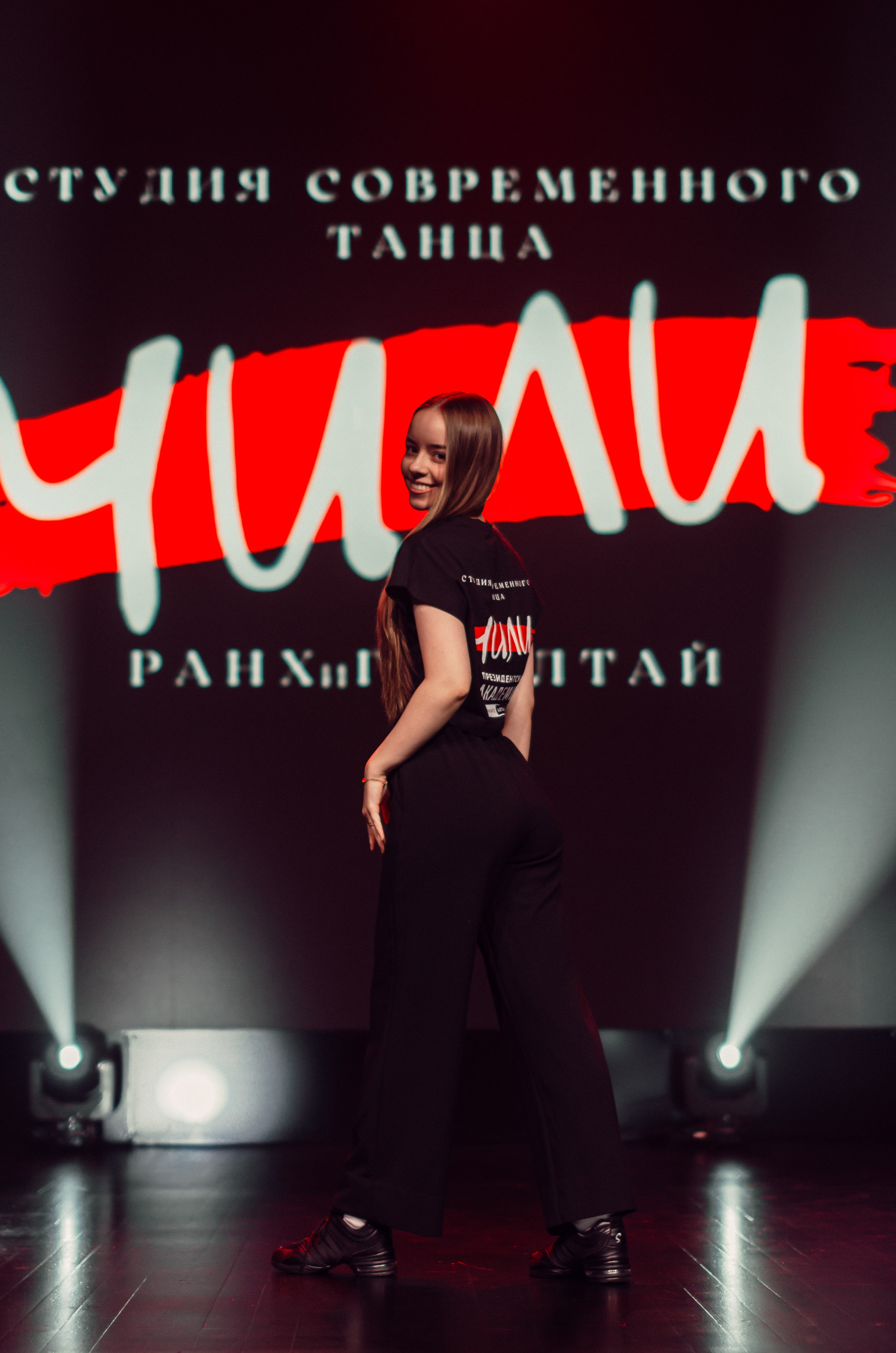 Групповая фотосъемка танцевального коллектива. Денисова Аля — фотограф для парных съемок и индивидуальных историй в Барнауле