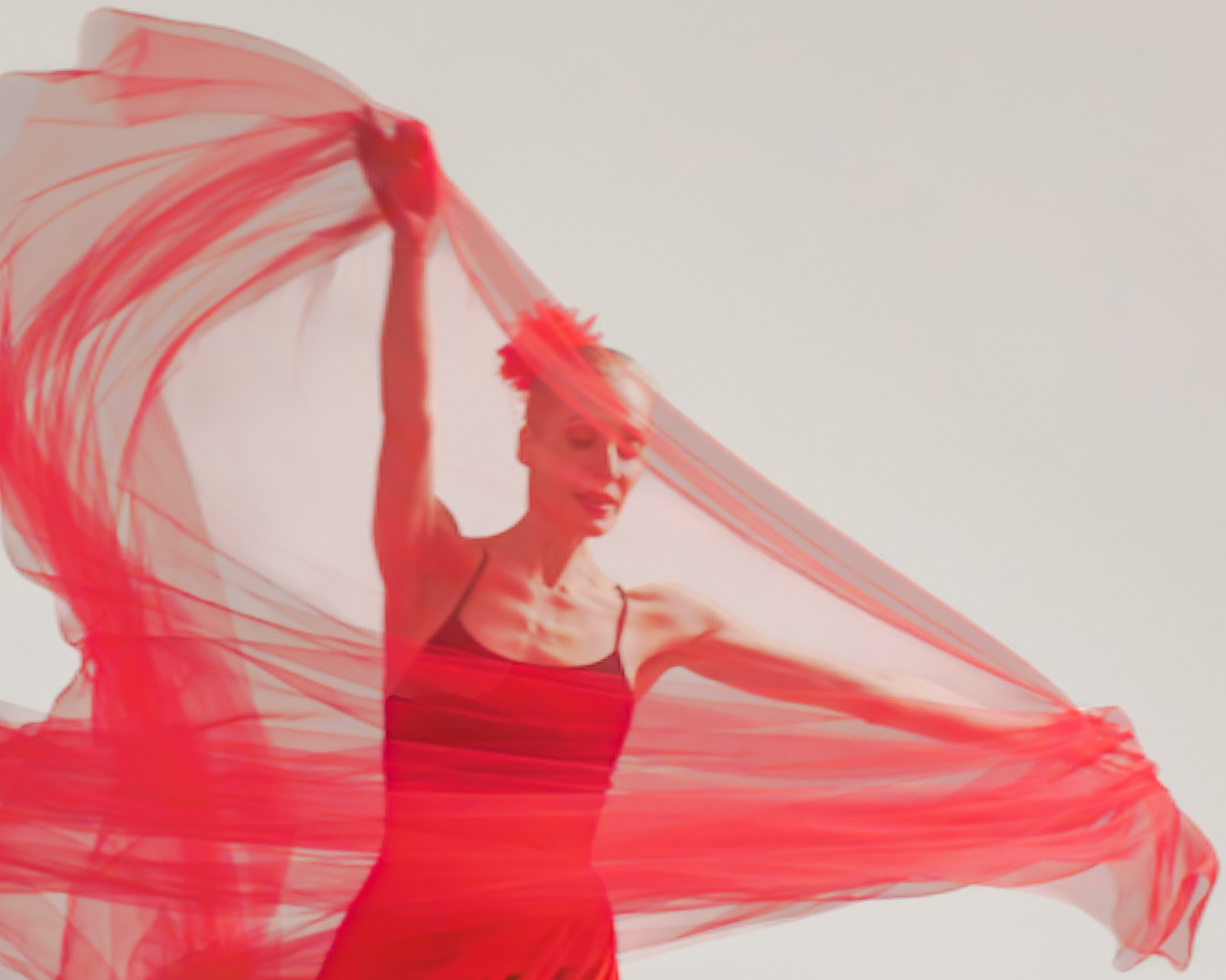 Studio photo shoot in Yekaterinburg with flying fabrics