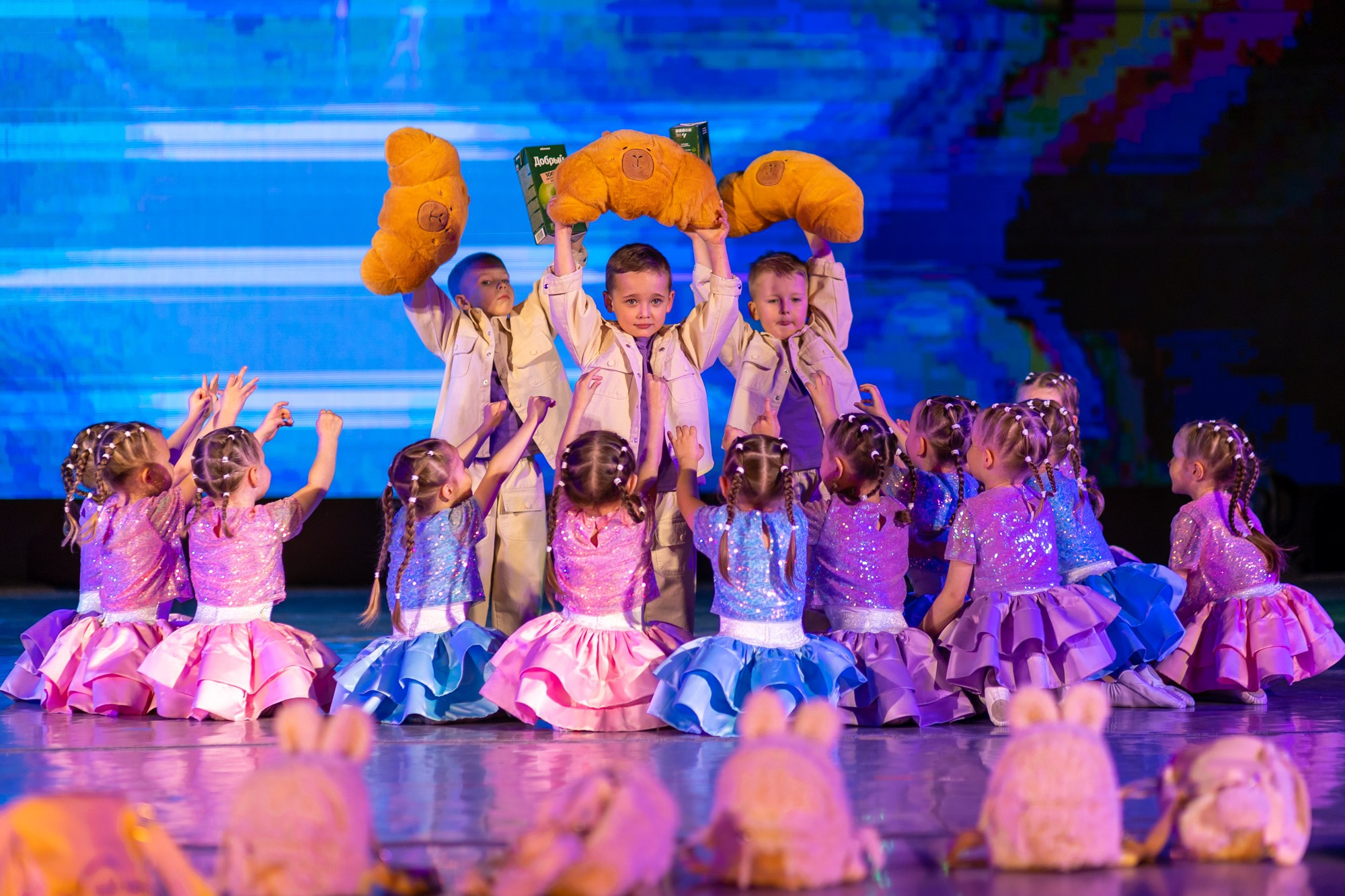 Отчетный концерт Заслуженного коллектива РФ «Жемчужинка» в Оренбурге, ДК «Россия», 2025 г. Фотограф в Оренбурге. Профессиональный фотограф