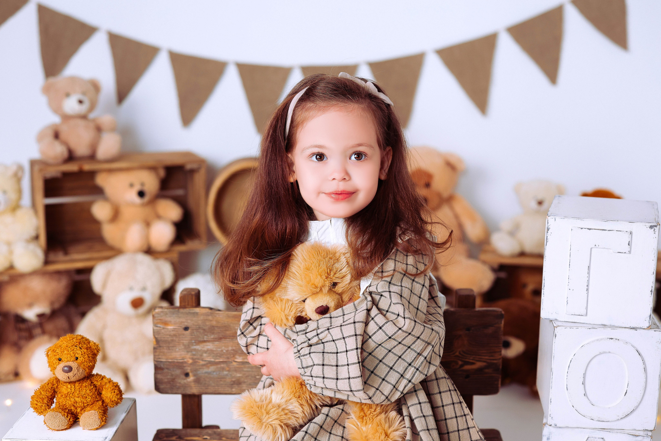 Малышки Антураж