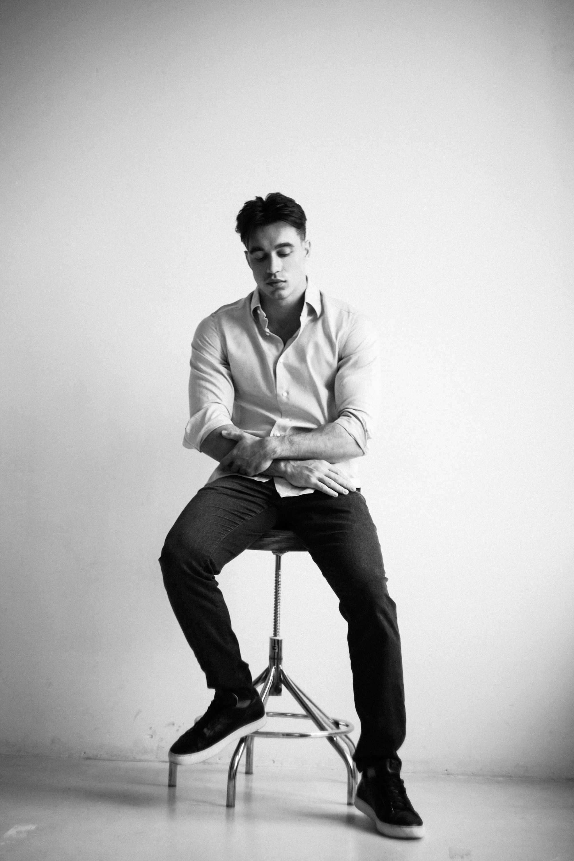 Мужской студийный портрет. Фотограф Лазарина Кучменова