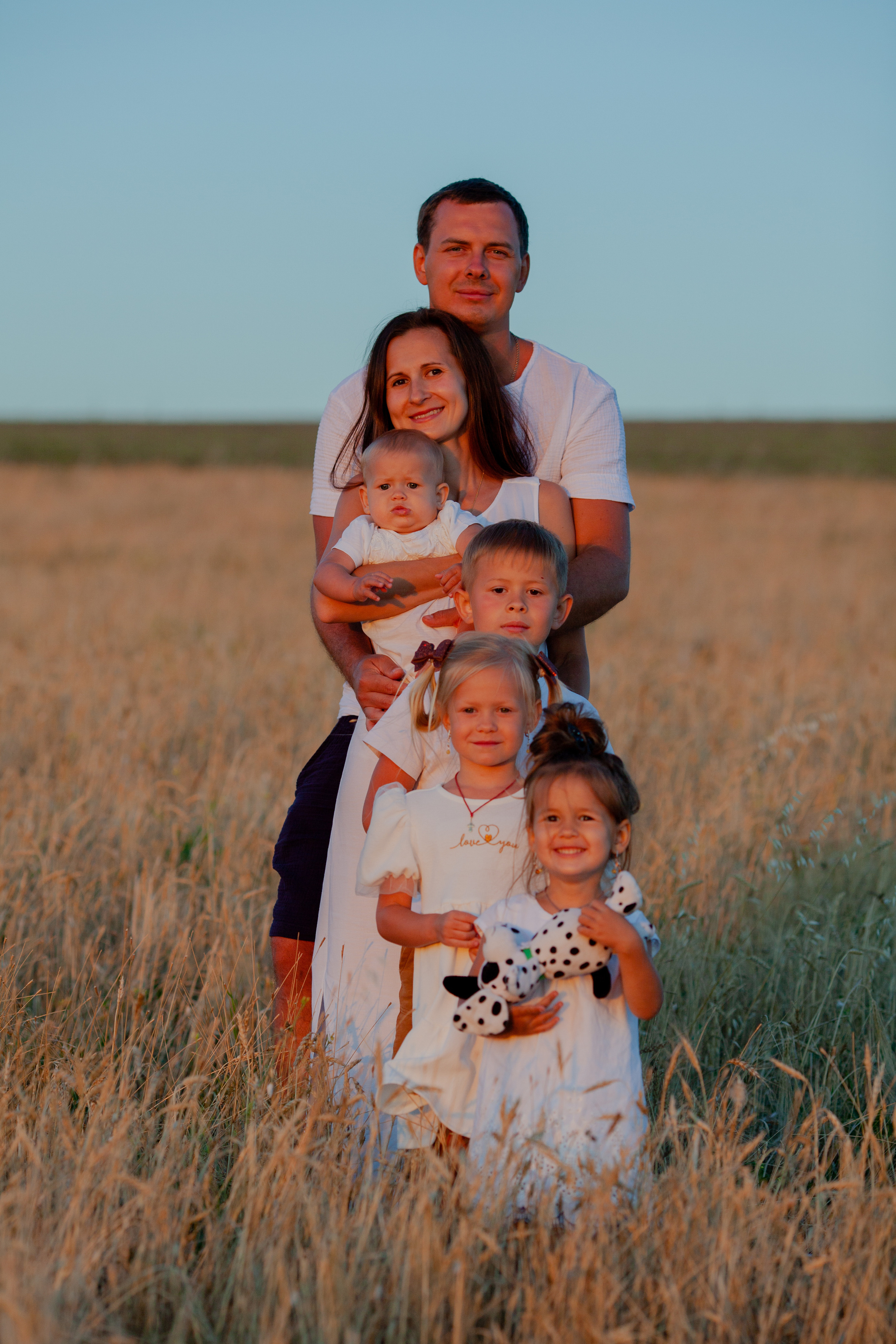 Настенька и ее большая семья. Фотограф новорожденных и семей с детьми Севастополь