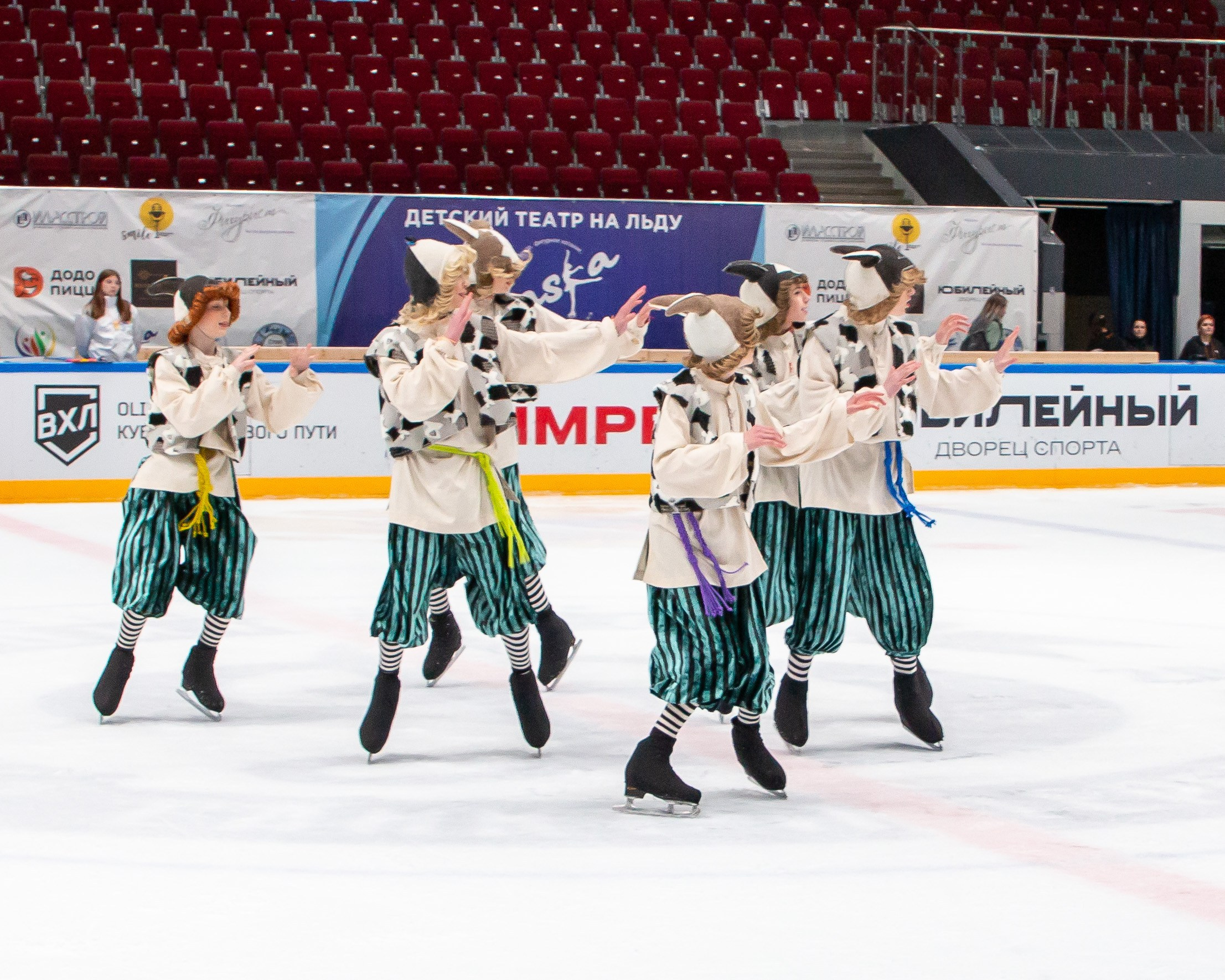 VII Ежегодный фестиваль массовых танцев на льду и фигурного катания «Петровский лёд» Санкт-Петербург 2024. Репортажный фотограф в Москве