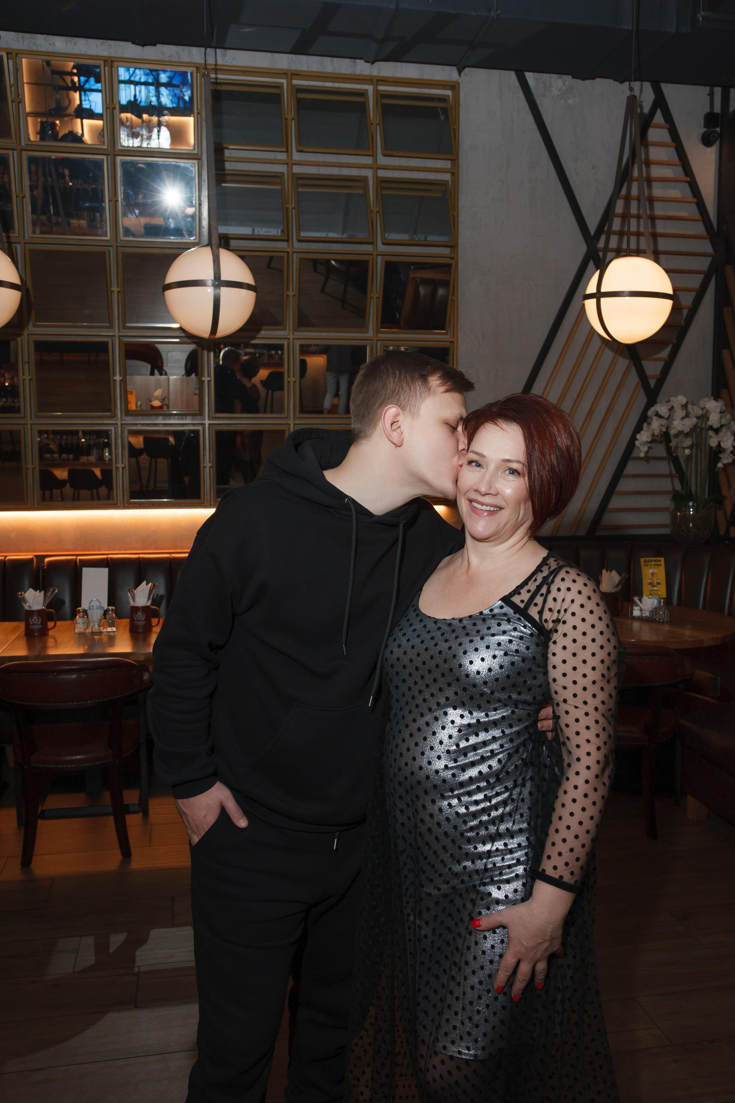 ДР, ресторан «Колбасофф», ТЦ «Красный кит». Свадебный и репортажный фотограф (Москва, Королев и другие)