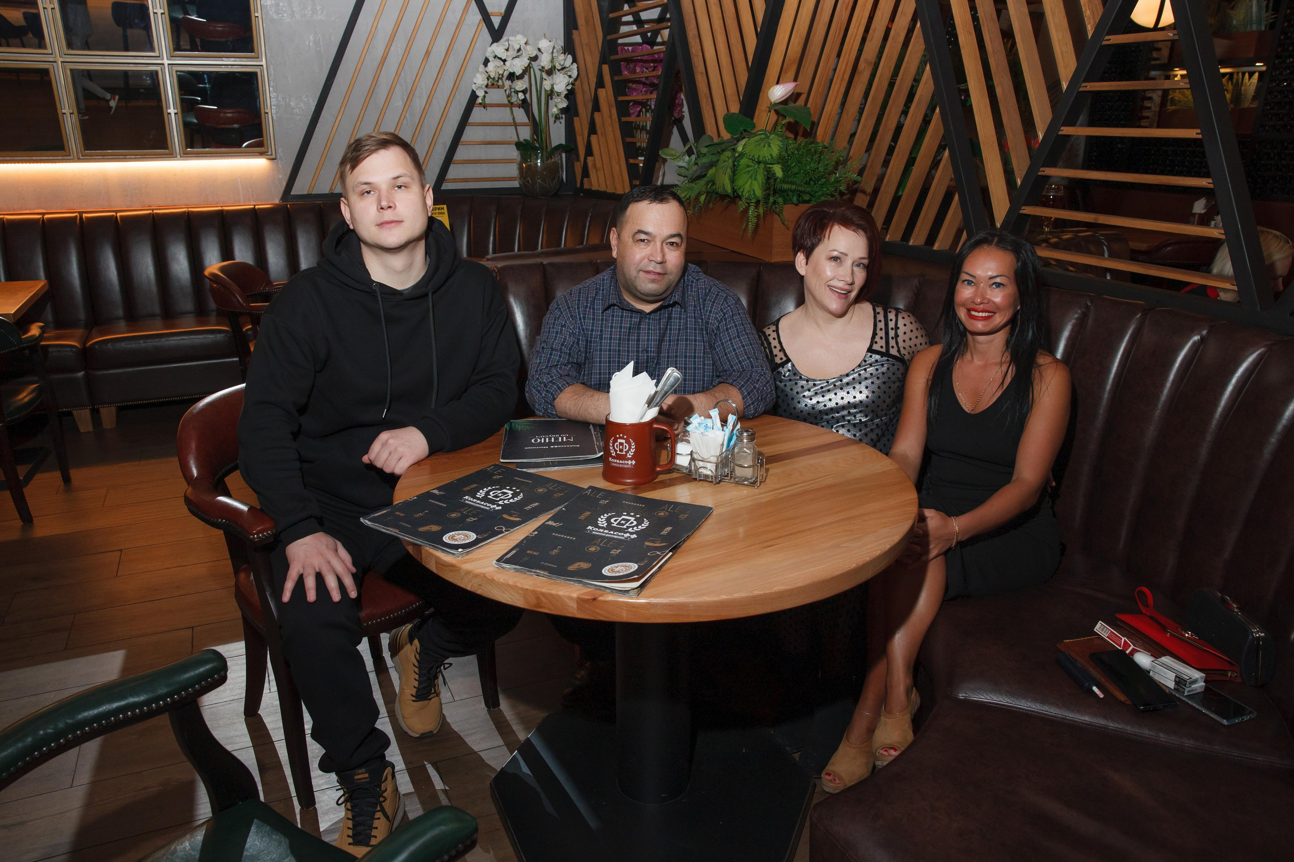 ДР, ресторан «Колбасофф», ТЦ «Красный кит». Свадебный и репортажный фотограф (Москва, Королев и другие)