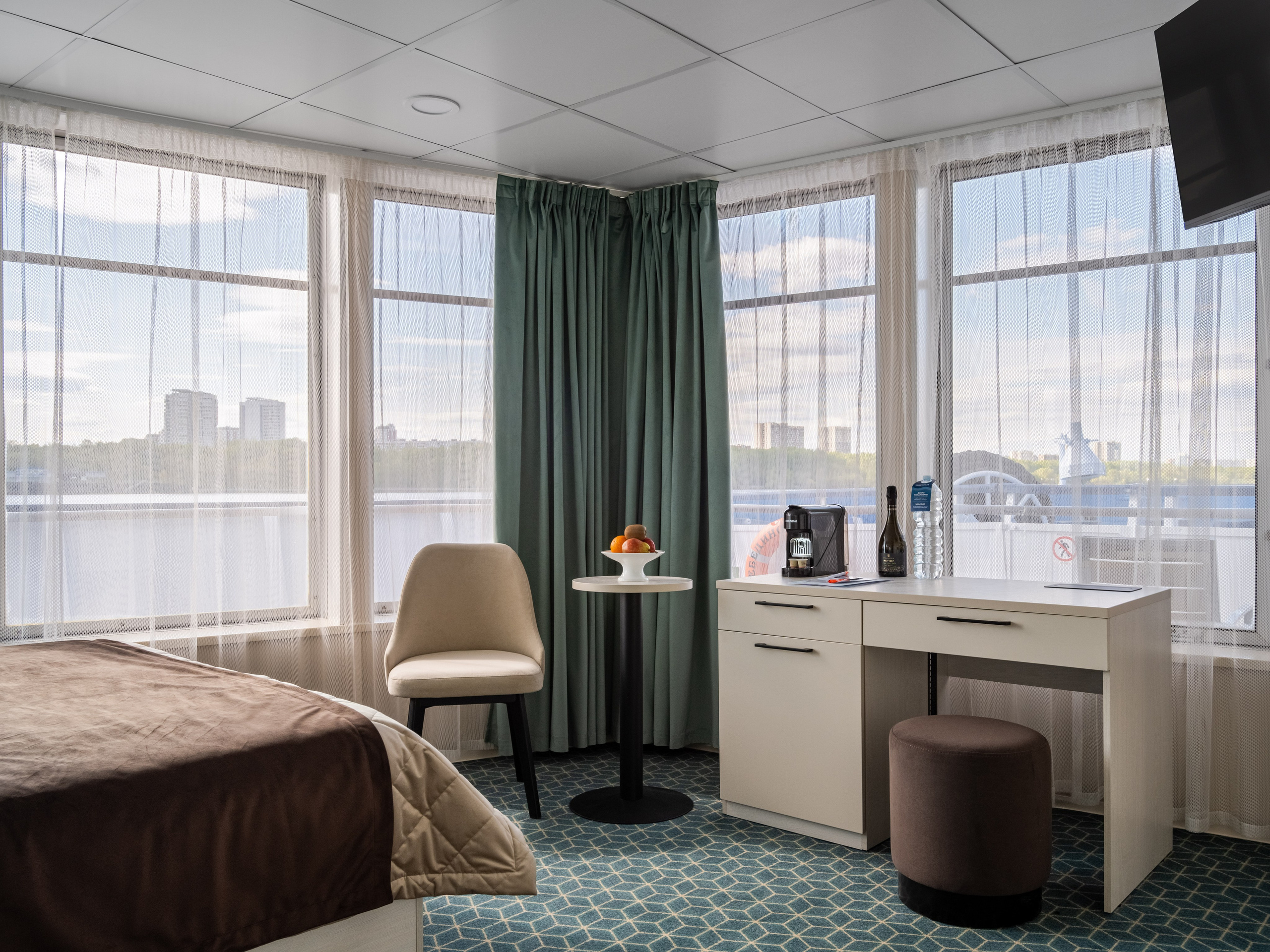 Инфофлот. Вячеслав Лазарев фотографирую интерьеры