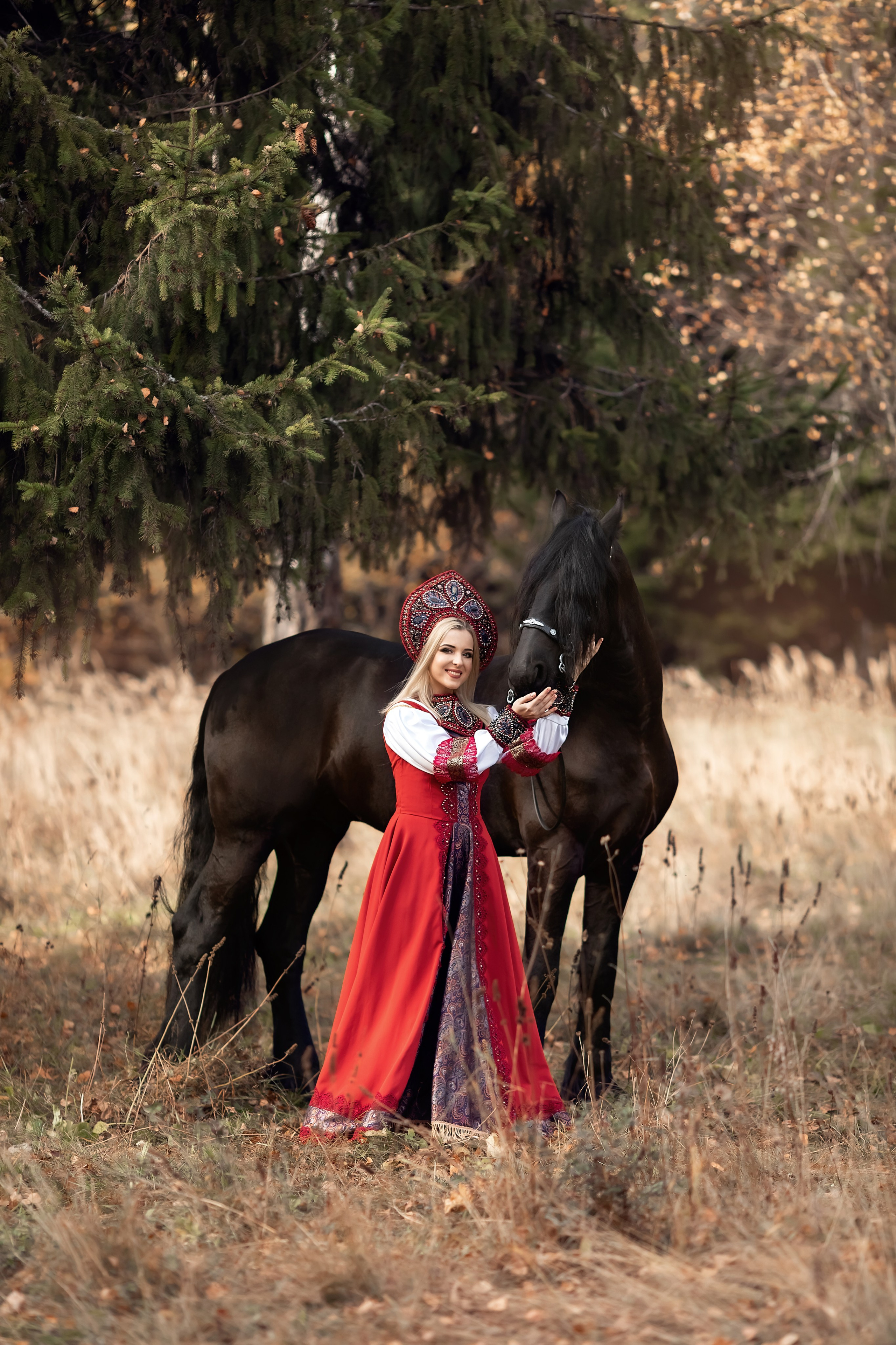 A13. Дизайнер костюмов и украшений, фотограф