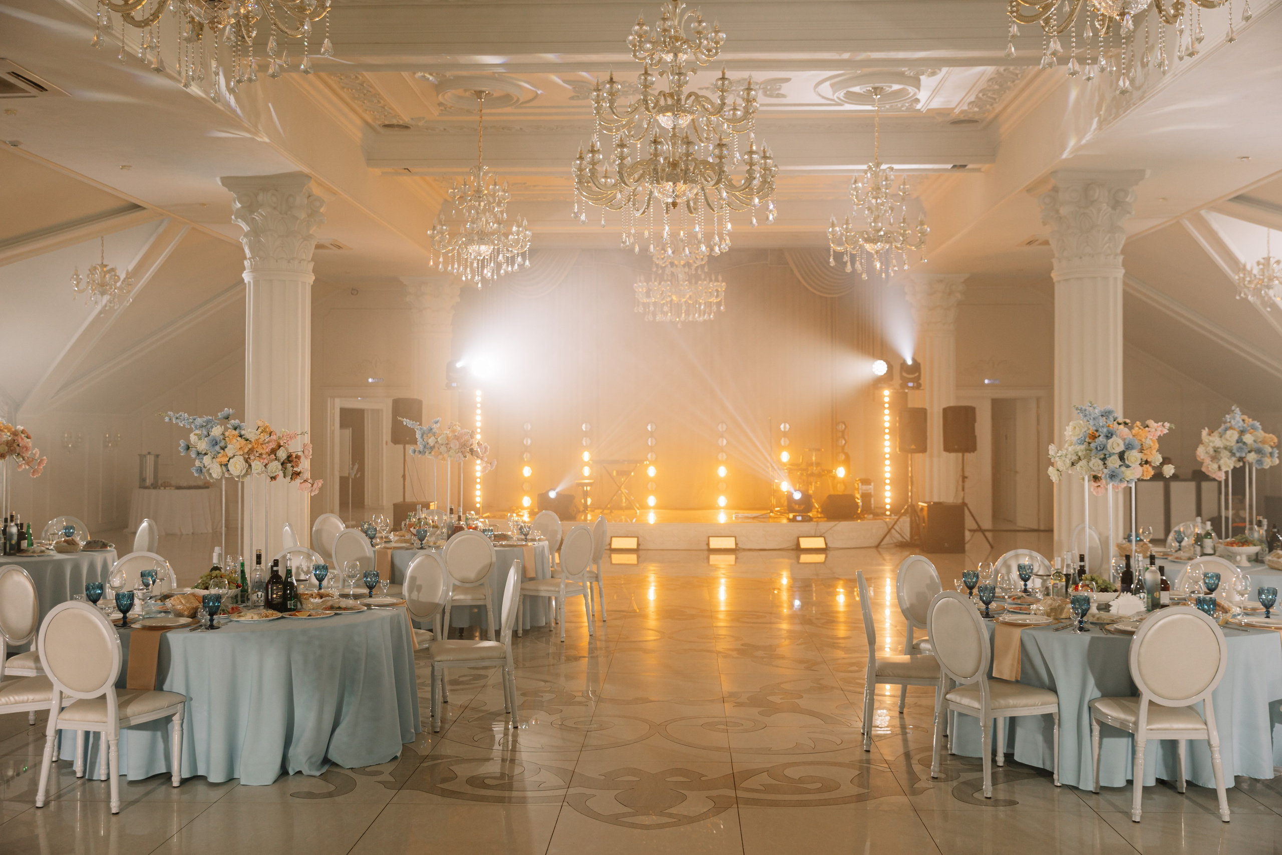 Банкет в Даймонд. Свет на свадьбу Нижний Новгород Friends Rent