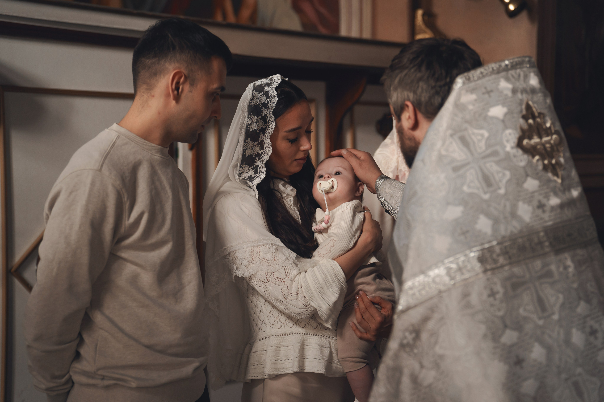 Крещение в православном Храме Воскресения Словущего в Даниловской Слободе. Семейный фотограф в Москве 📸