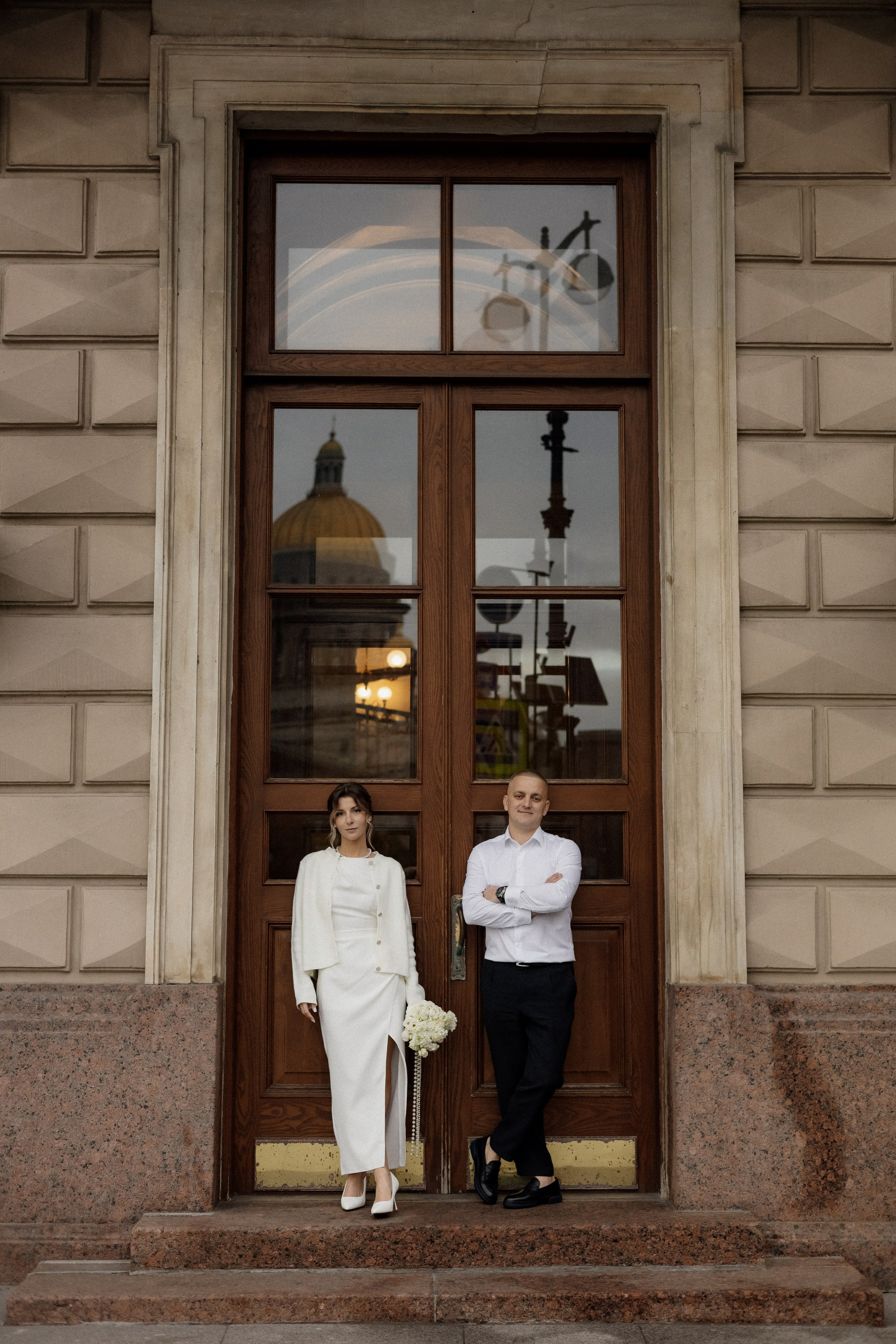 Свадебная прогулка у Исаакия. Свадебный фотограф в Санкт-Петербурге Ксения Кобышева