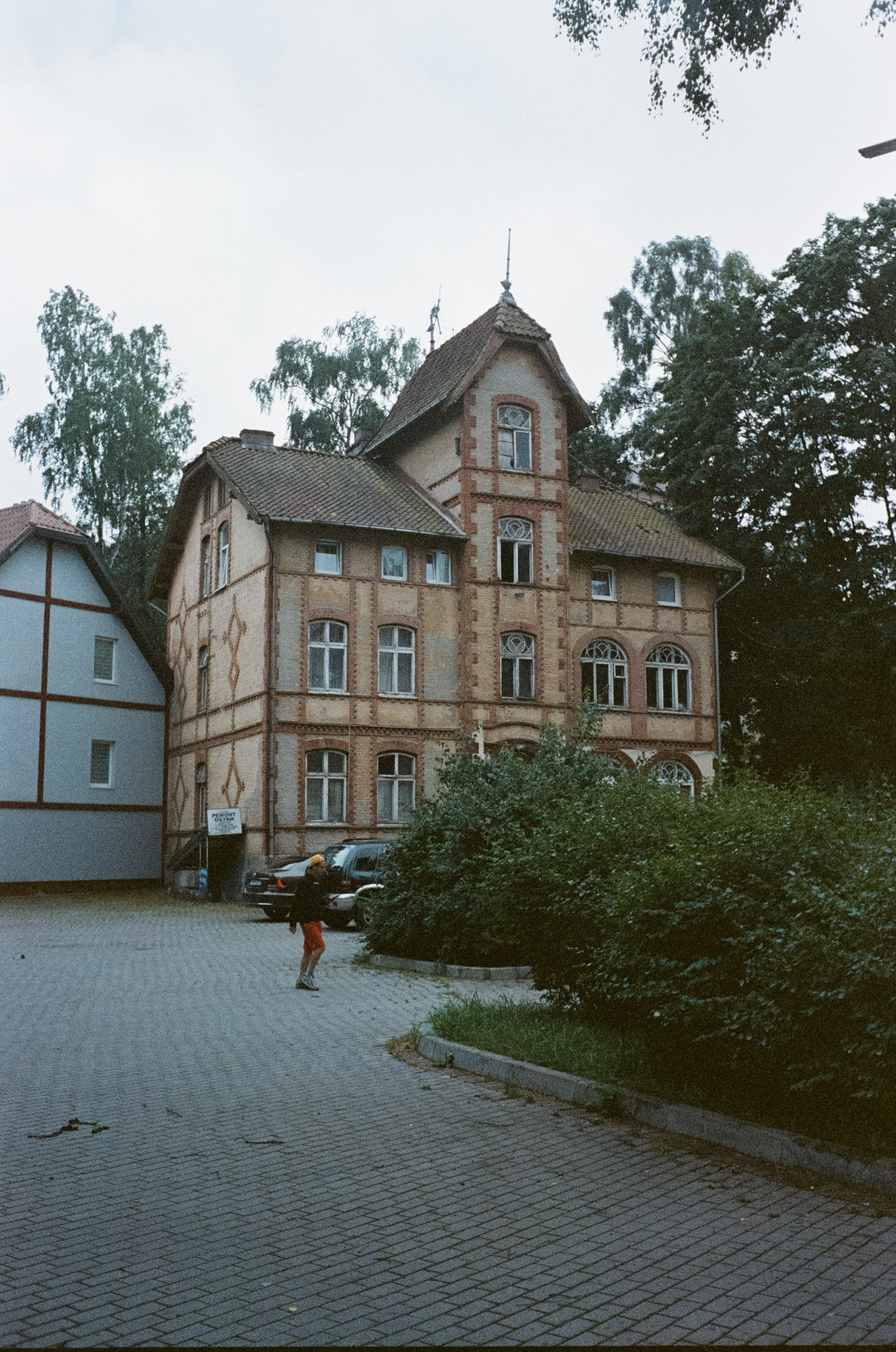 11 июля Светлогорск улочки / Minox 35 GT (2) / Kodak Portra 400 VC @ISO 100