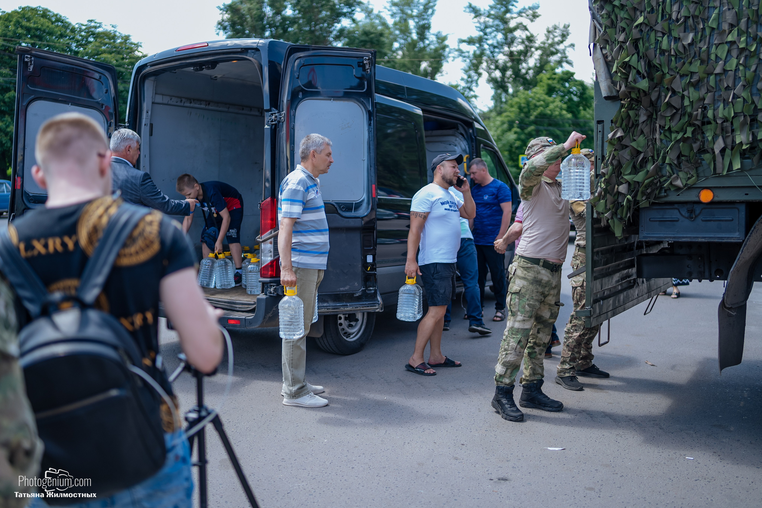 8 июня «Патриоты из Курска» сбор гуманитарной помощи у кинотеатра «Родина». Фотограф Нижний Новгород Татьяна Кейод