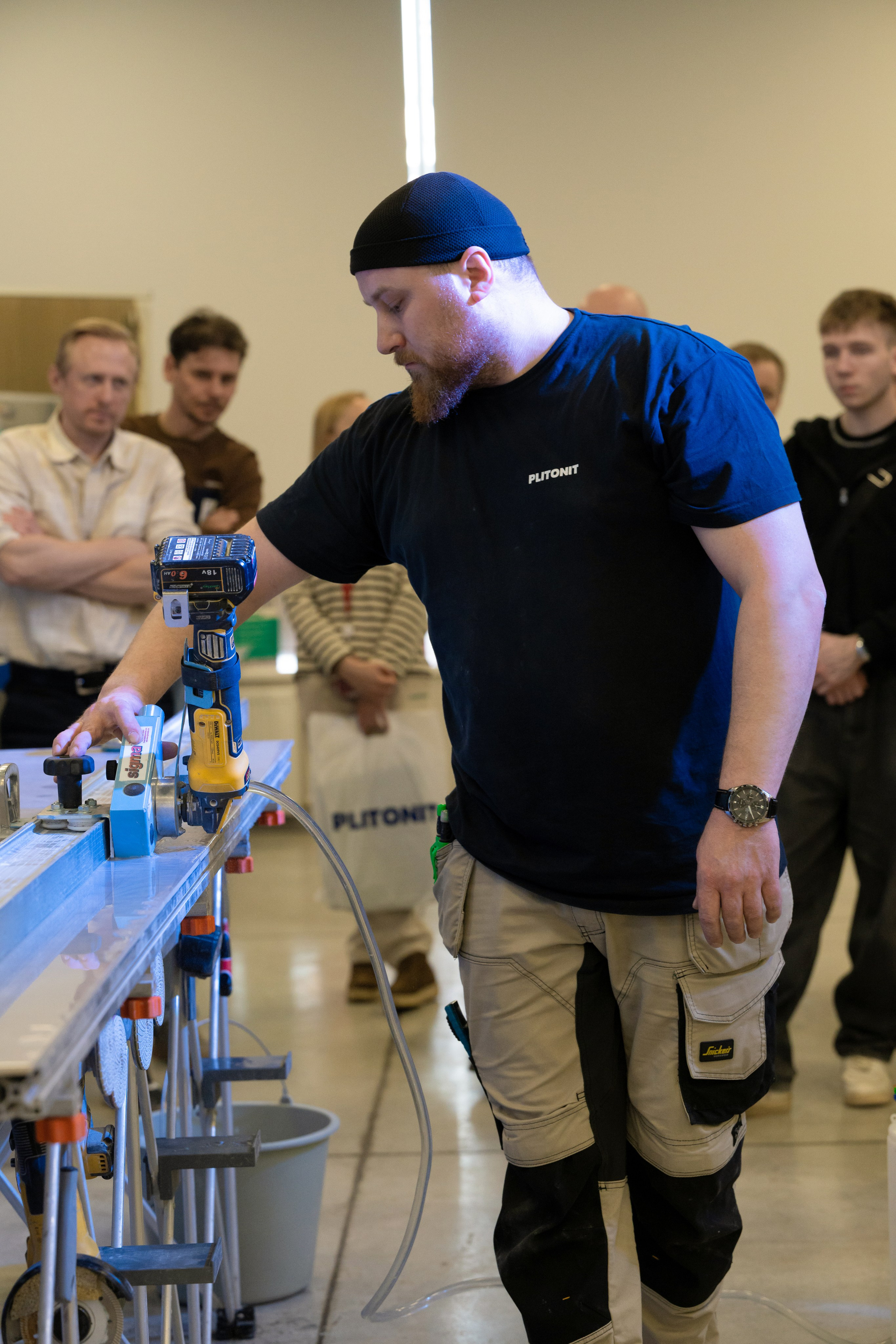 Форум от компании строительных материалов «Plitonit». Репортажный фотограф