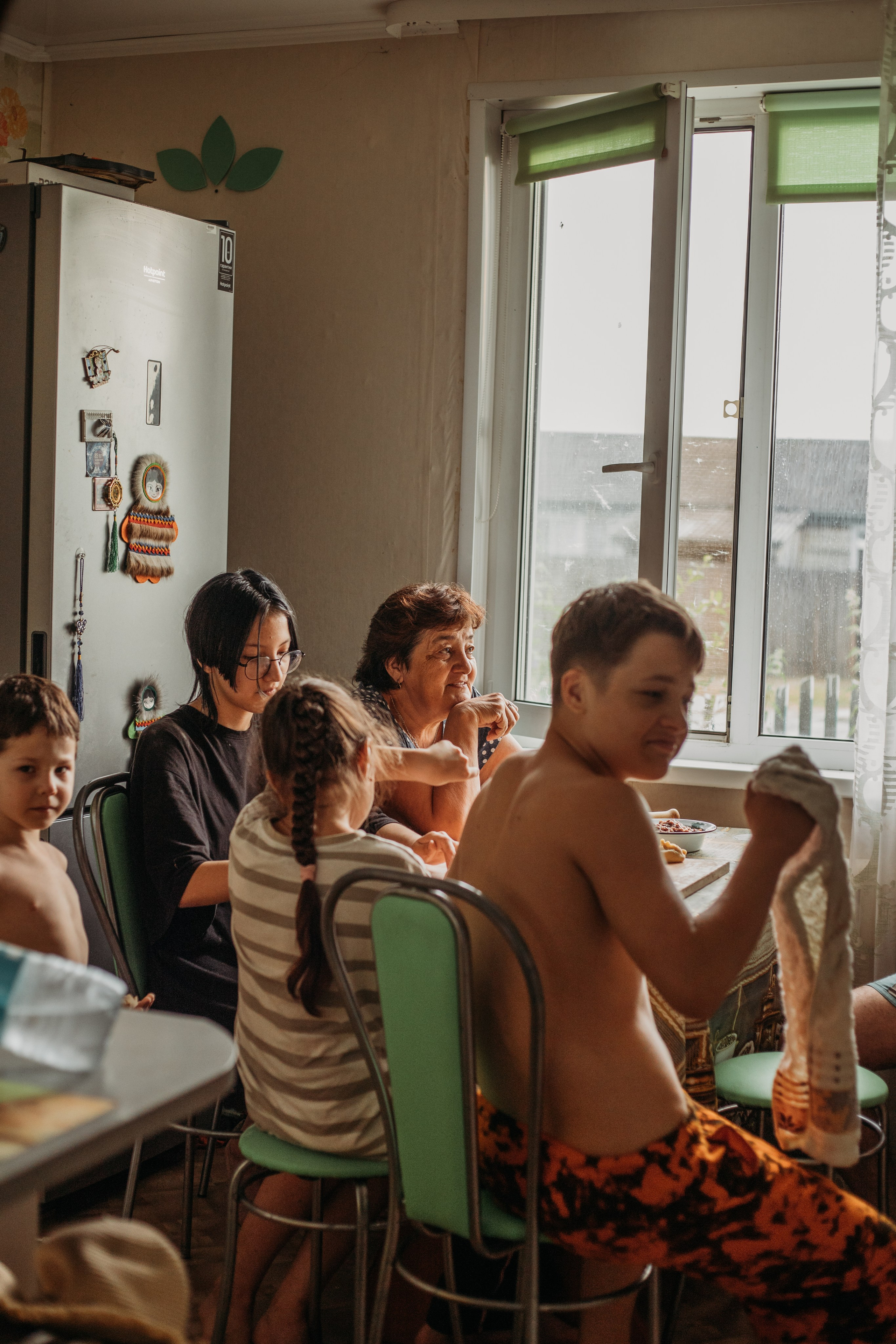 Домашняя фотосессия моей семьи. Венера Гайн. Репортажный фотограф  Тюмень. Обучение фотографии с 0