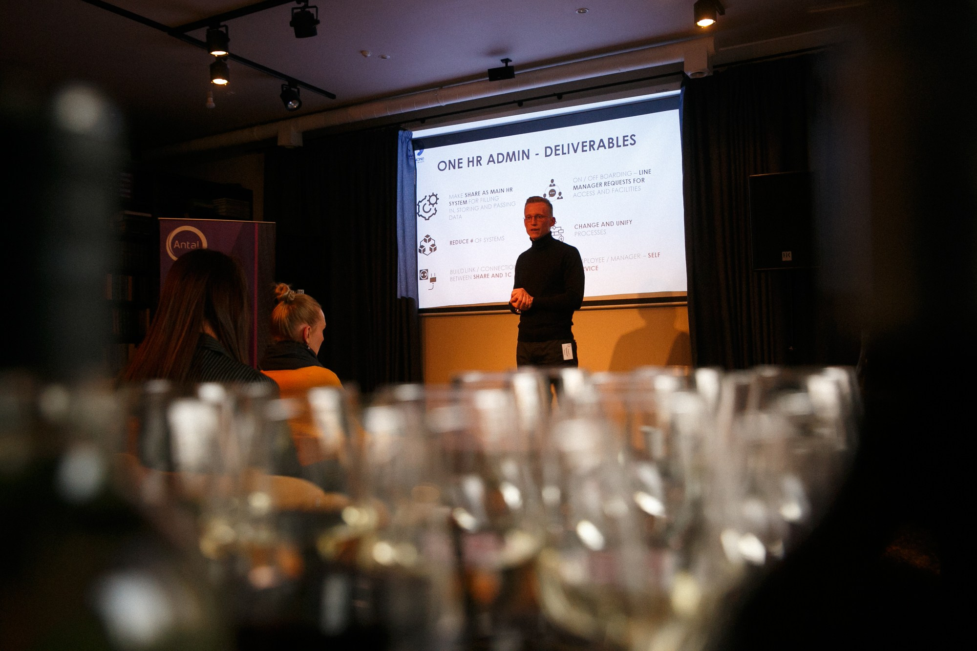 «КНИГИ И КОФЕ». Рабочая сторона — бизнес портрет и репортаж в Санкт-Петербурге