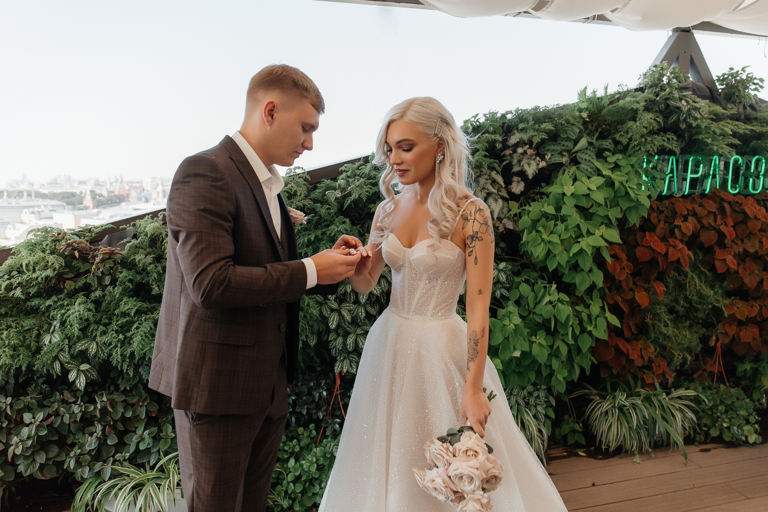 Свадебная фотосессия Hartwell Hotel. Роспись в ресторане Карлсон. Фото Радости. Свадебный и семейный фотограф в Москве Юлия Самойлова